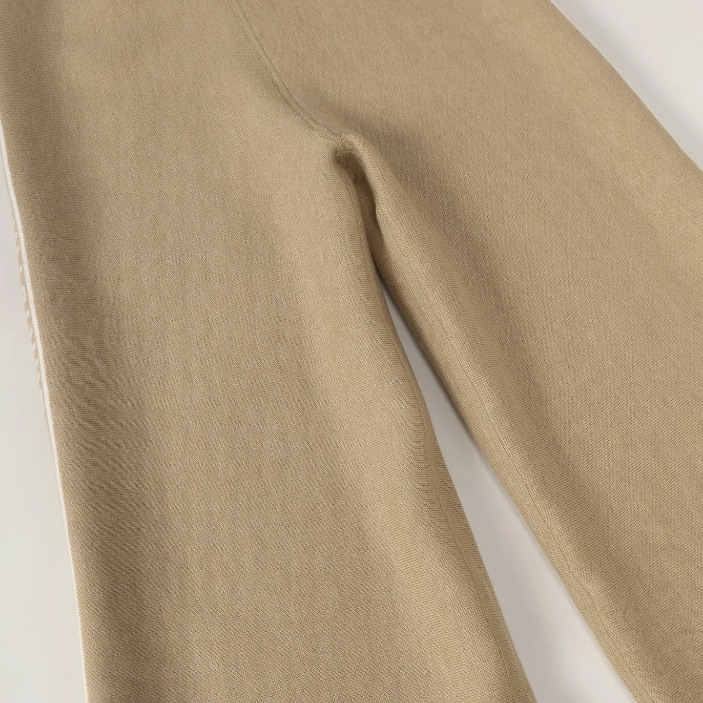 【 】 CD 25FW （Khaki ） ， 。 ， ， 。 ， 。Classic ， 。 ， 。 ， Breathable 。 ， Premium Quality， 。 Size:S/M/L