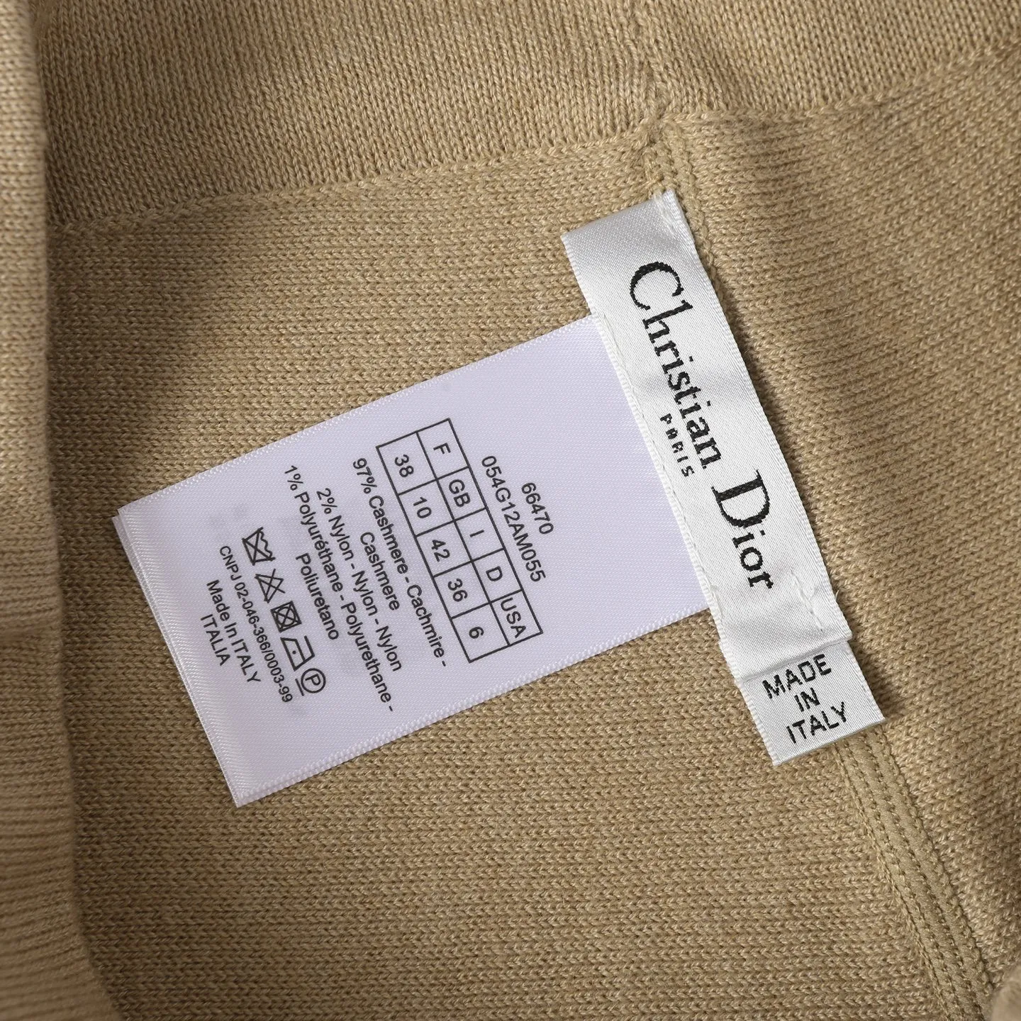 【 】 CD 25FW （Khaki ） ， 。 ， ， 。 ， 。Classic ， 。 ， 。 ， Breathable 。 ， Premium Quality， 。 Size:S/M/L