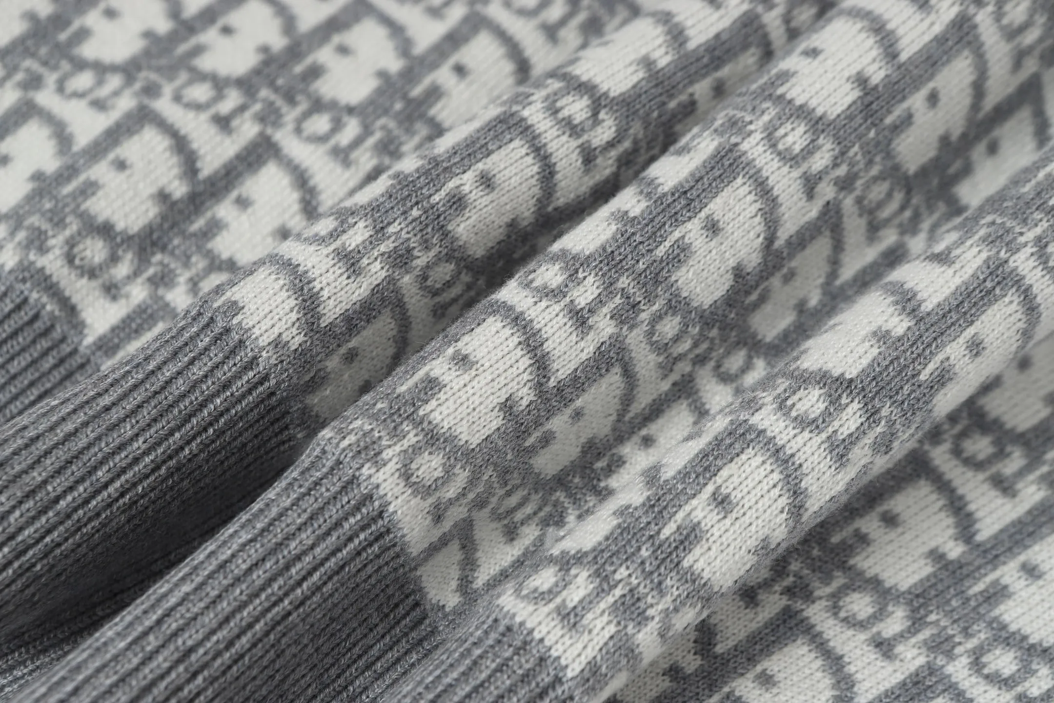 DIOR/ (Light Gray ) 22, ， ， 。 ， 。 ， Blue ， Oblique ， Cistian 。 ， 。 ， ， 。 。 ， ， Classic 。 ：Navy Blue Gray Light Gray Size：S M L