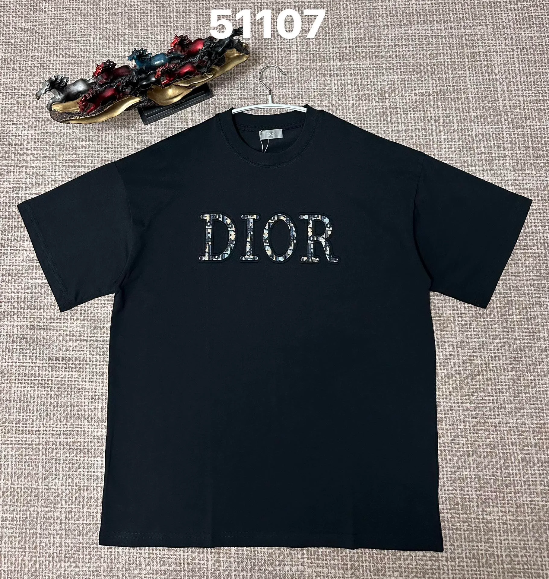 2026 ，32 ， ，Black，White， XS S M L