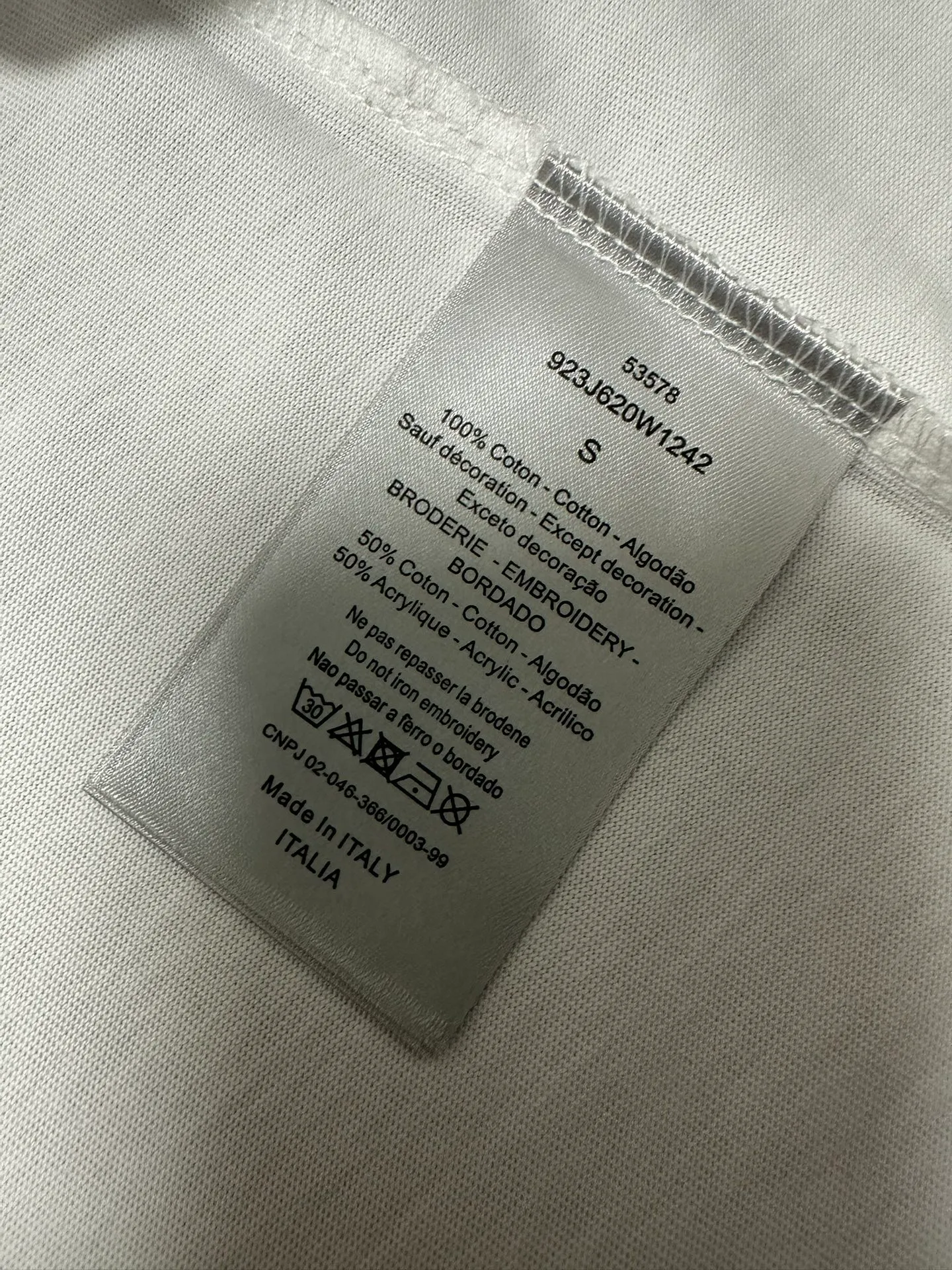 2026 ，32 ， ，Black，White， XS S M L