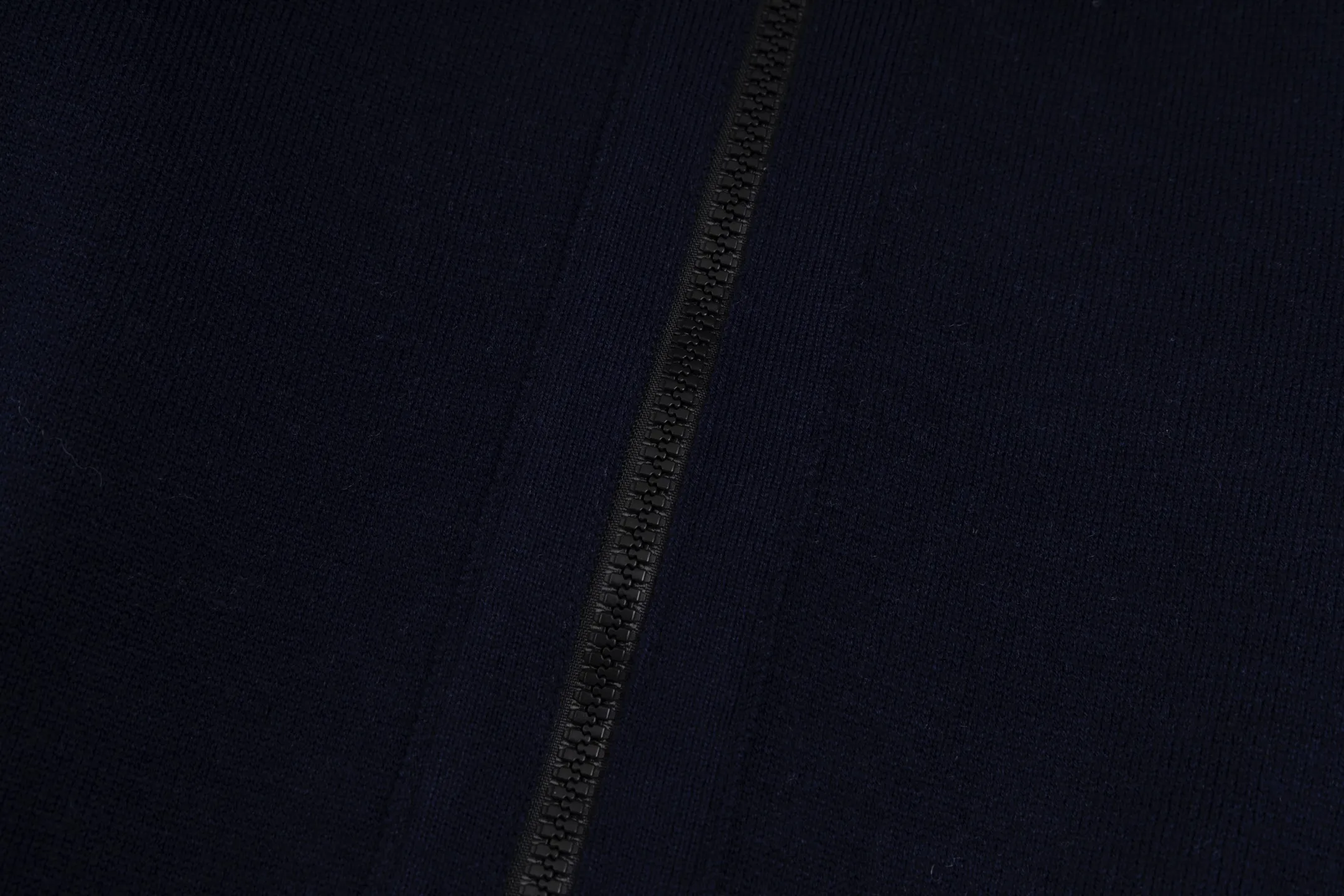 CD 25FW （Navy Blue ） 32,000 ， ，DIOR Classic ， ： Gray ， Oblique 。 ， 。 、 ， 。 。 ， 。 Series Oblique ， ， DIOR 。 Size:S/M/L
