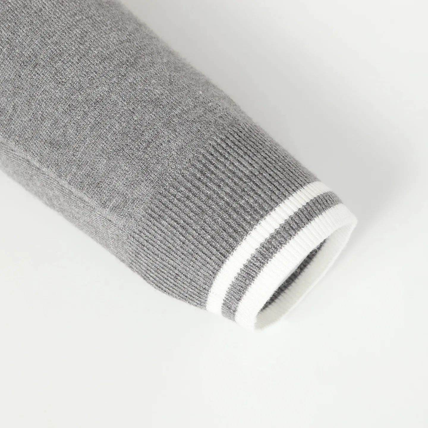 CD 24FW 13,000 ， 70 30 40 。 Gray， 12 ， ， 。 logo 。 Same Style！ size: S/M/L