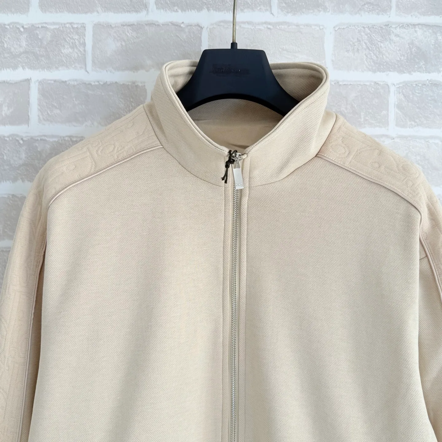 DR* New Arrival Premium New Arrival Same Style ，Breathable ！ ！ ， ！ Premium ！ Wear-Resistant，