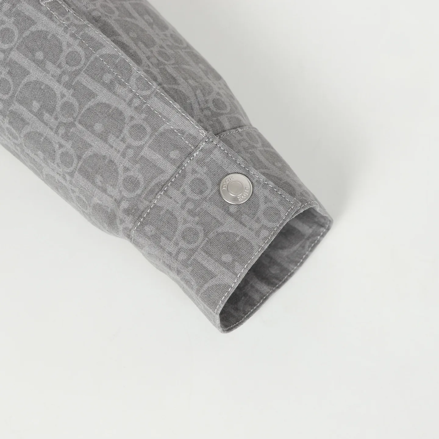 DIOR/ Oblique ， Dior Classic 。 Gray ， Dior 。 ， Classic 。 Size：S/M/L/XL