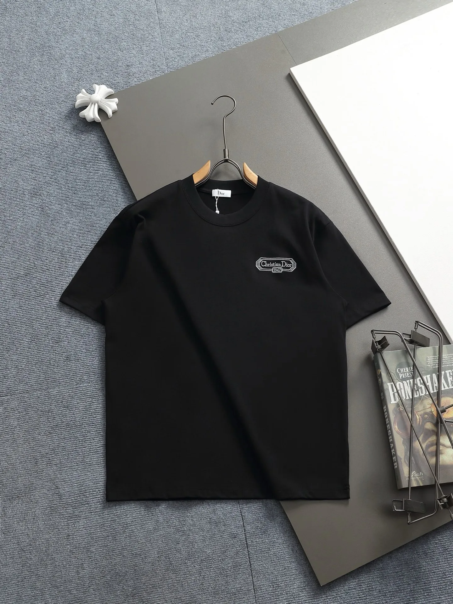 DIOR CD Logo 🪡 ， Retro Same Style Versatile : Black White Size：S M L XL