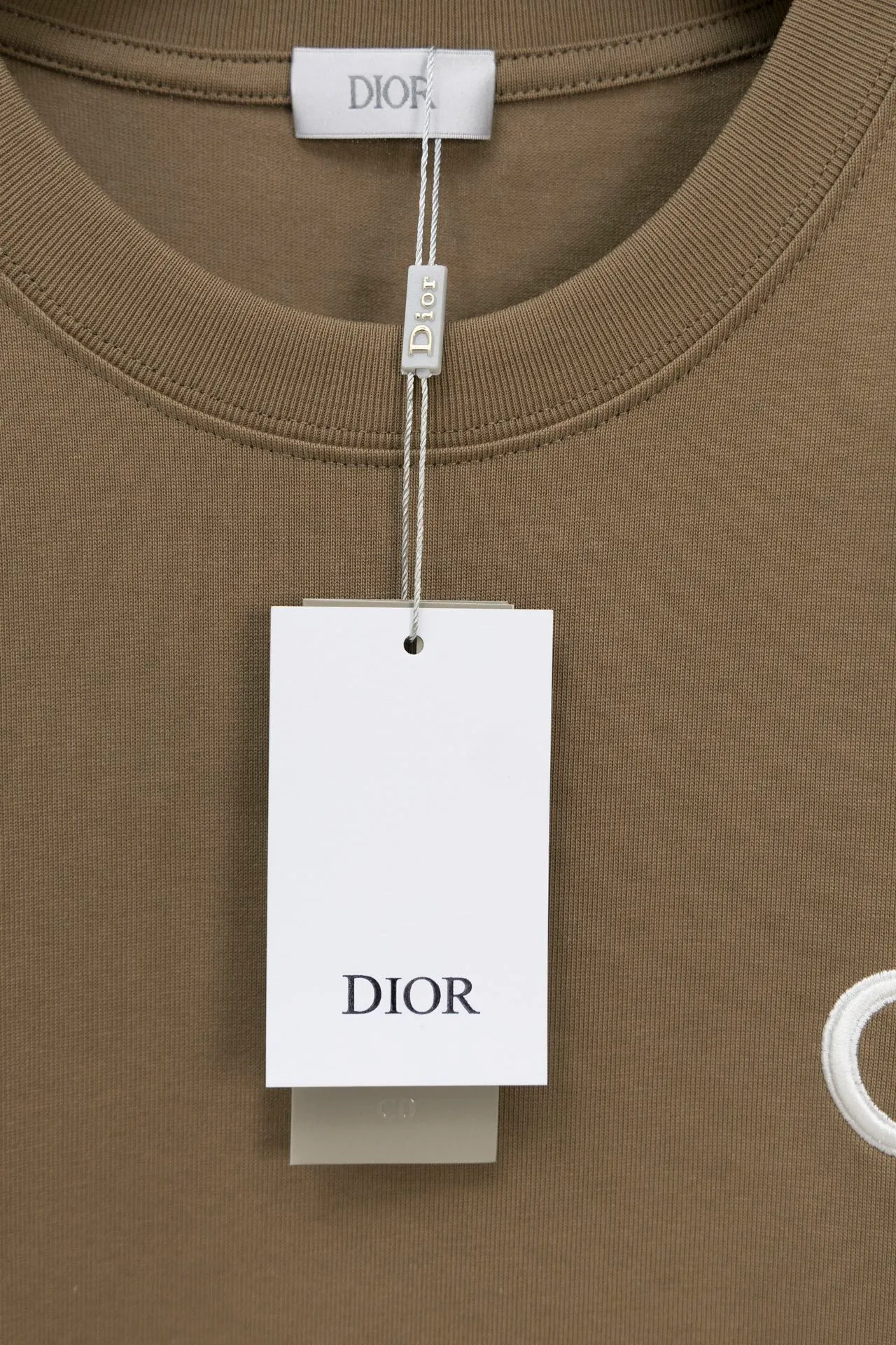 【 . Quality】 DIOR CD Classic T 32 100% ( ) 1x 1 ( ) 1:1 1:1 ( ) ：8815# ：White Black Blue Brown Gray Size：XS S M L