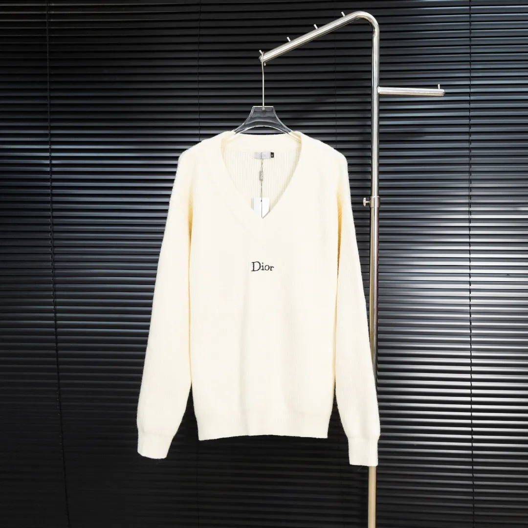 Style: Dior DIOR small label embroidered knitted sweater Size: S-XXL Fabric: Wool blend Accessories: Full set of customized original accessories