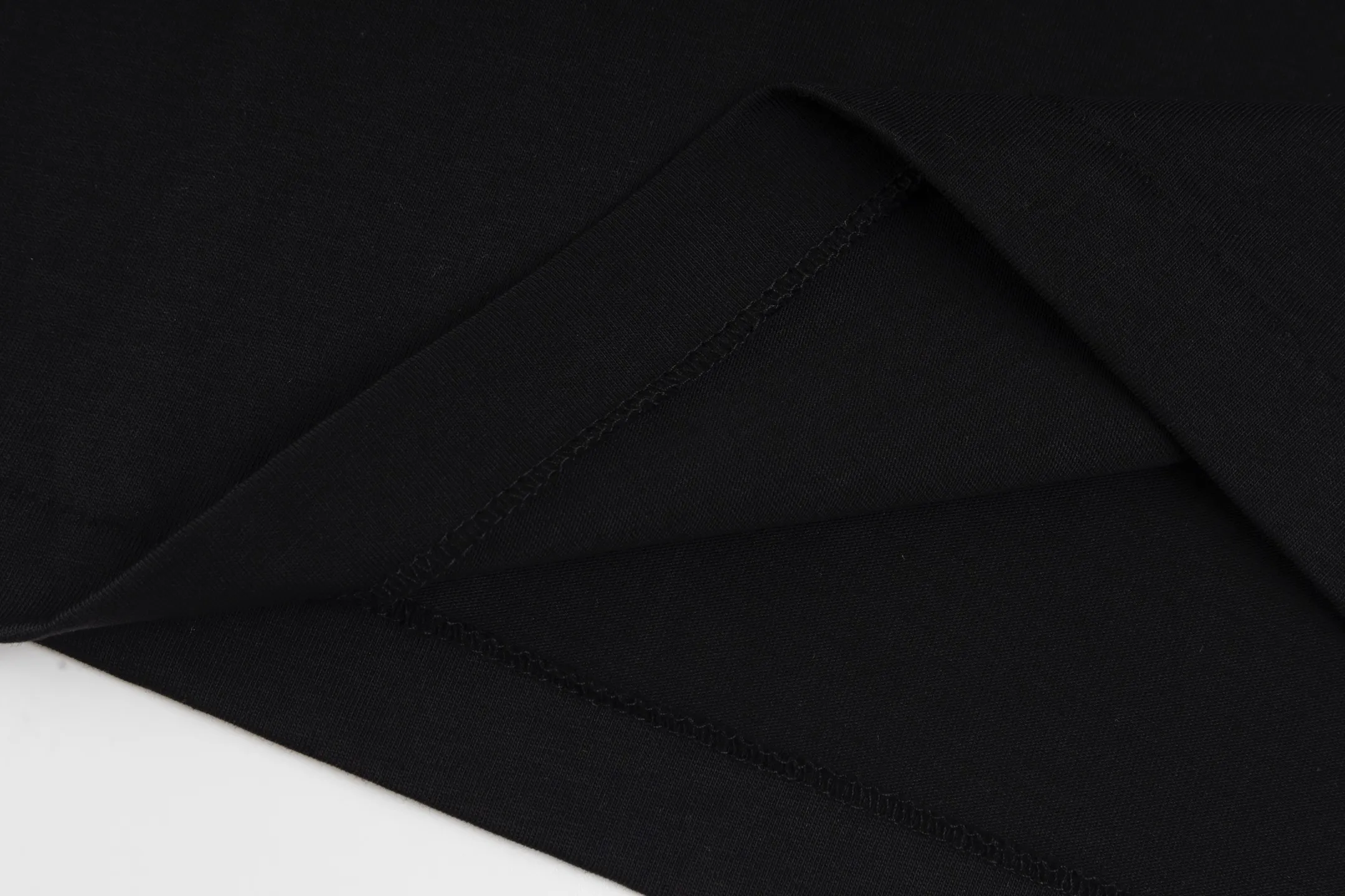 【 】 CD 25FW （Black） 24S 185g ， 32S g 。 T Series ， CD Paris ， 。 Black ， ， ， 。 24 ， ， Quality 。 ， 、Breathable 、 、 ； 、 、 。 ， ；Black White ， 。 ， 。 Size:XS/S/M/L