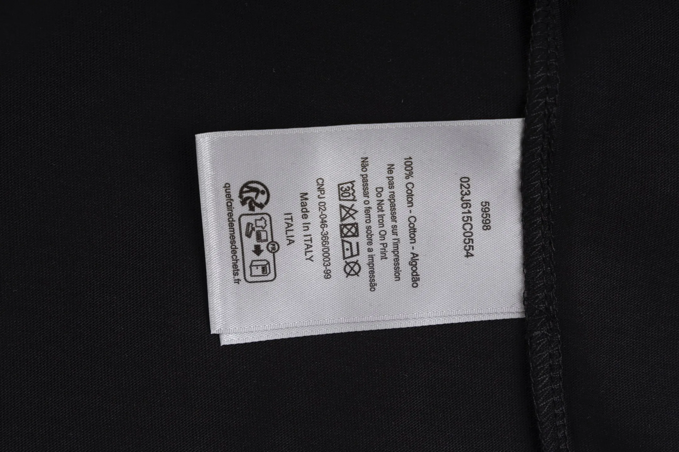【 】 CD 25FW （Black） 24S 185g ， 32S g 。 T Series ， CD Paris ， 。 Black ， ， ， 。 24 ， ， Quality 。 ， 、Breathable 、 、 ； 、 、 。 ， ；Black White ， 。 ， 。 Size:XS/S/M/L