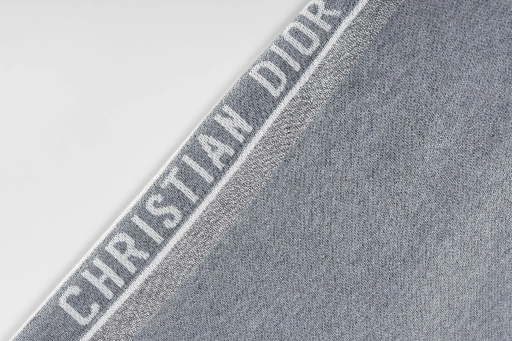 【 】 CD 25FW （Gray） ， 。 ， ， 。 ， 。Classic ， 。 ， 。 ， Breathable 。 ， Premium Quality， 。 Size:S/M/L