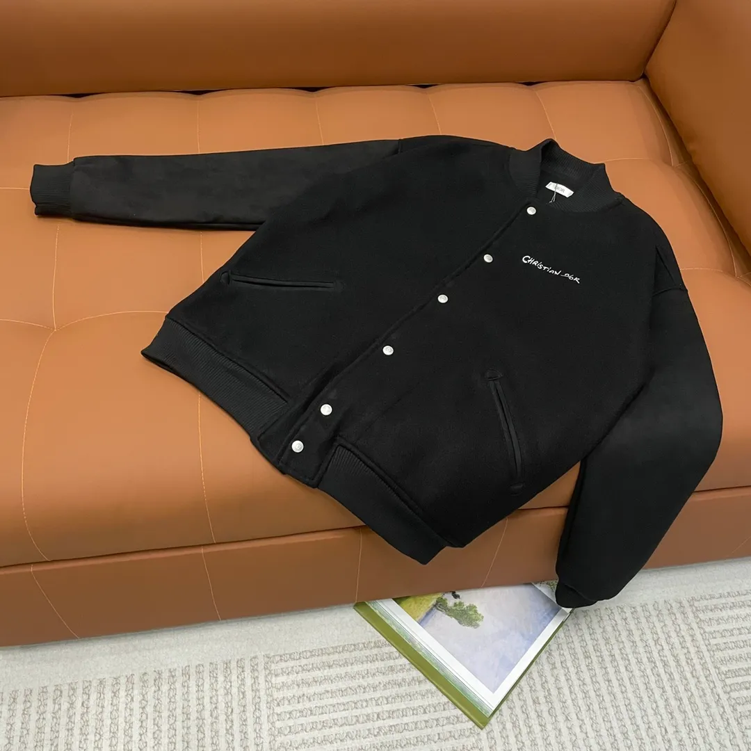 Dior➡️ 2025ss ， 。 LV ， ， 。 1 ， 。 ， 。Premium ！ ！ Quality！ Size：M L XL XXL
