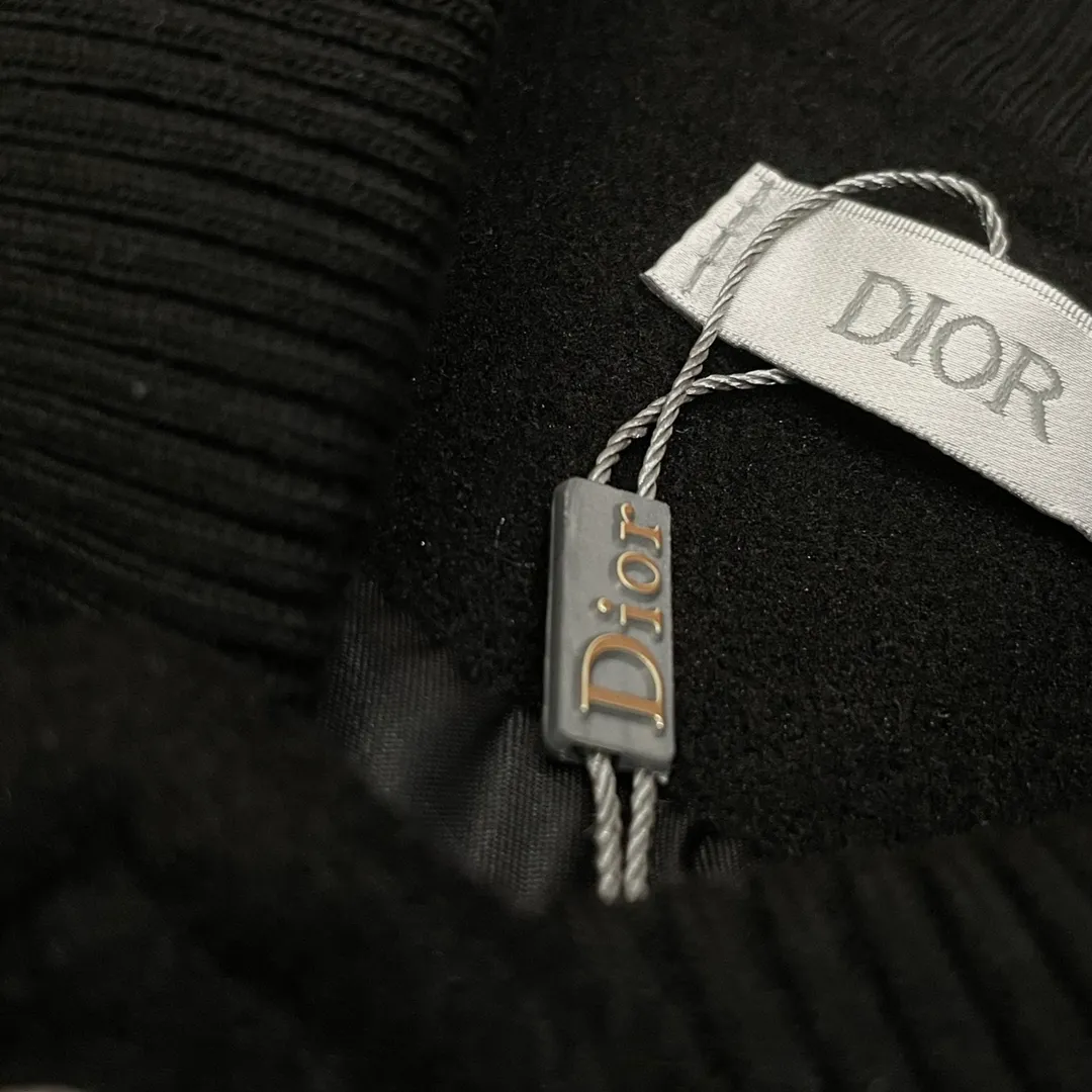 Dior➡️ 2025ss ， 。 LV ， ， 。 1 ， 。 ， 。Premium ！ ！ Quality！ Size：M L XL XXL