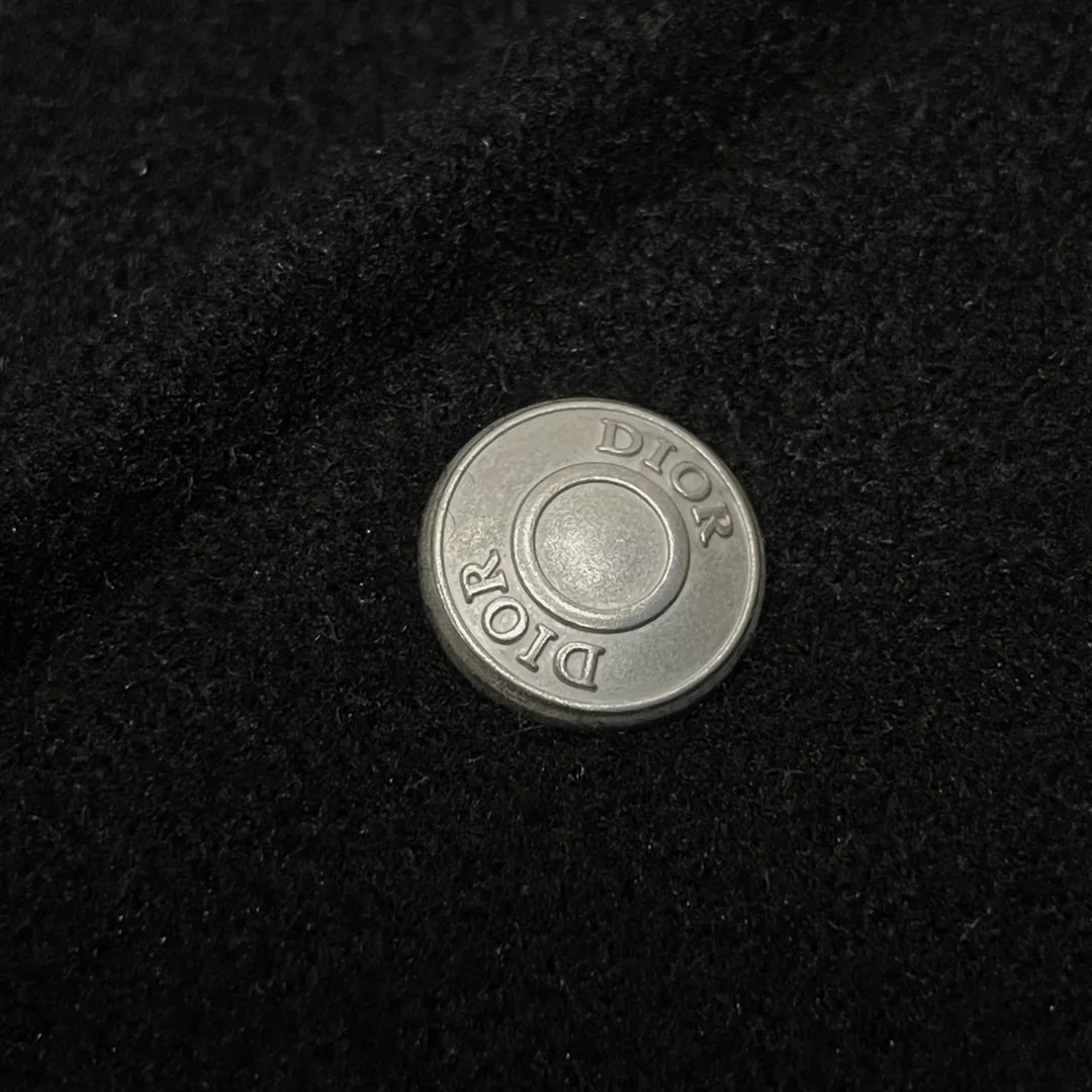 Dior➡️ 2025ss ， 。 LV ， ， 。 1 ， 。 ， 。Premium ！ ！ Quality！ Size：M L XL XXL