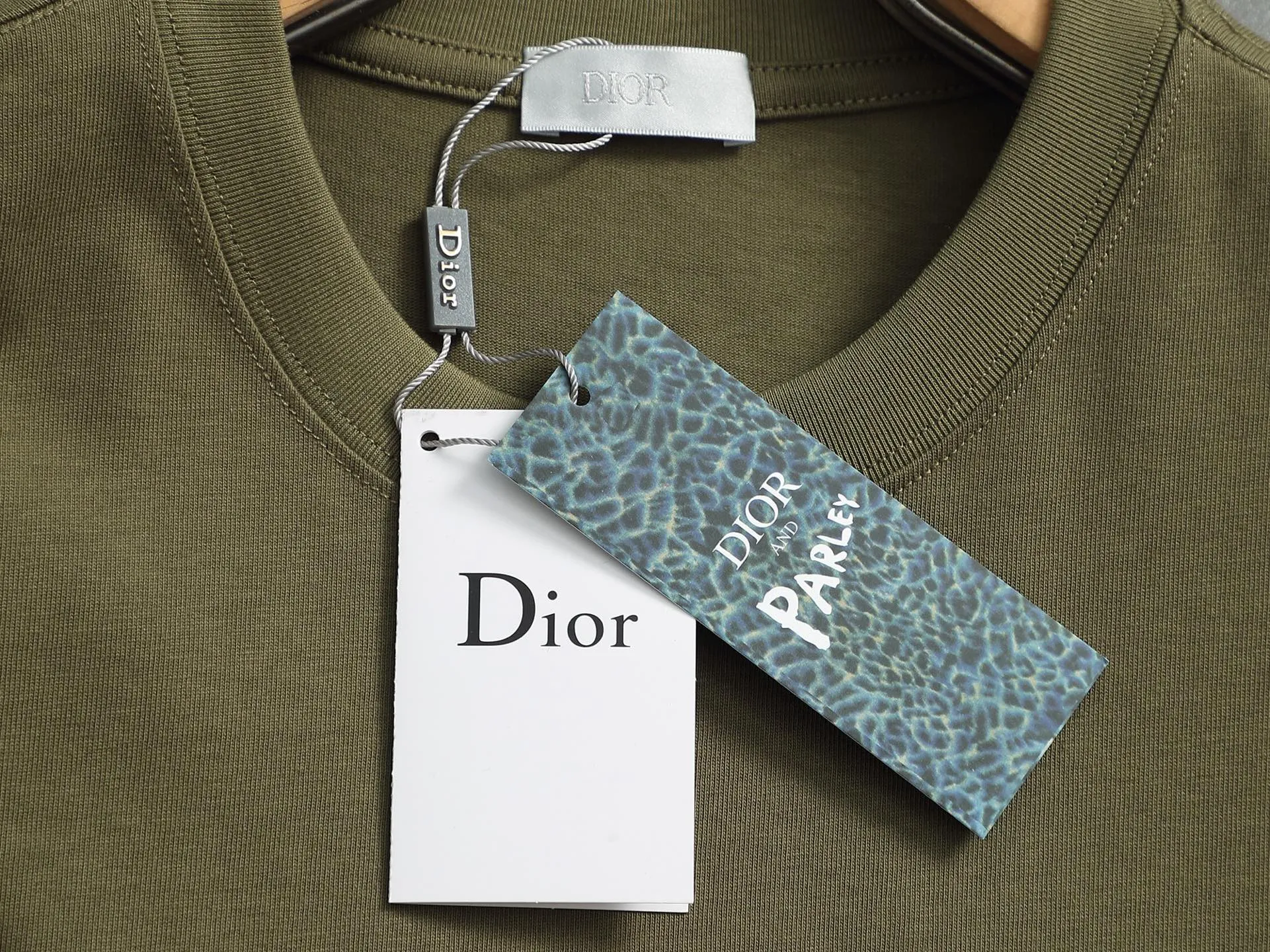 DIOR CD Logo 🪡 ， Retro Same Style Versatile : Black White Size：S M L XL