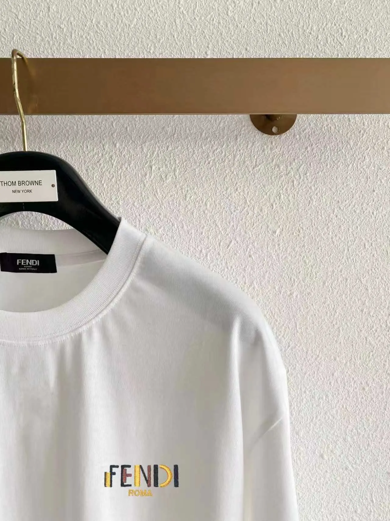 Fend/fen*di Contrast color letter embroidery on the chest Spring and summer New Arrival Double sand plain short-sleeved pure cotton fabric, differentiated from common fabrics, tight yarn, long-lasting washing without deformation, slightly wide version of T-shirts for men and women Same style. Color: Black White Blue Gray Size: S (90-130 pounds) M (125-140 pounds) L (135-160 pounds) XL (160-180 pounds) XXL (180 pounds)