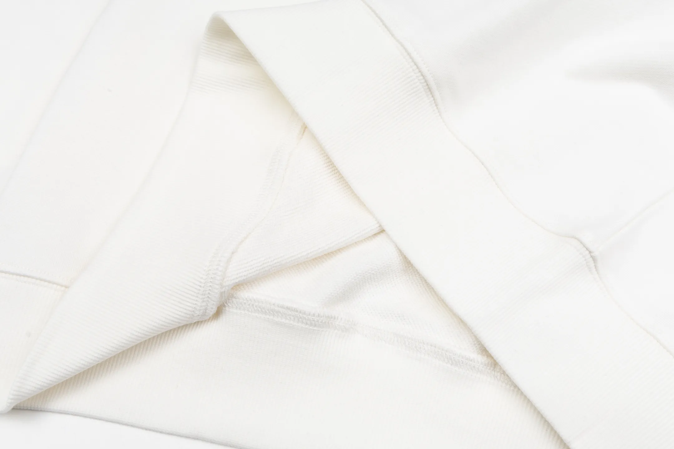 CD （White） White ， ， 。 100% ， Breathable 。 ， CD Icon ， 。 、 ， ， 。 ， Quality 。 ， ， 。 Size:S-M-L-XL