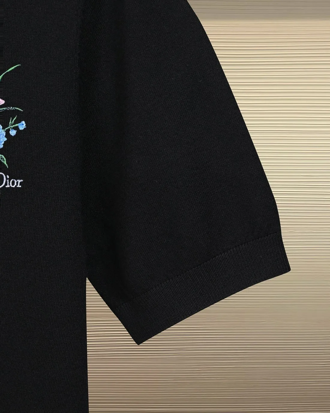 DIOR*Dior Classic style with beautifully embroidered letter logo on the chest, short-sleeved sweater T-shirt✅Boutique top quality craftsmanship‼ Complete three standards ●Wool and cotton blend ●Weight ●Embroidery technology ●Customized 1:1 trademark ●Normal version ●Size: M L XL XXL XXXL