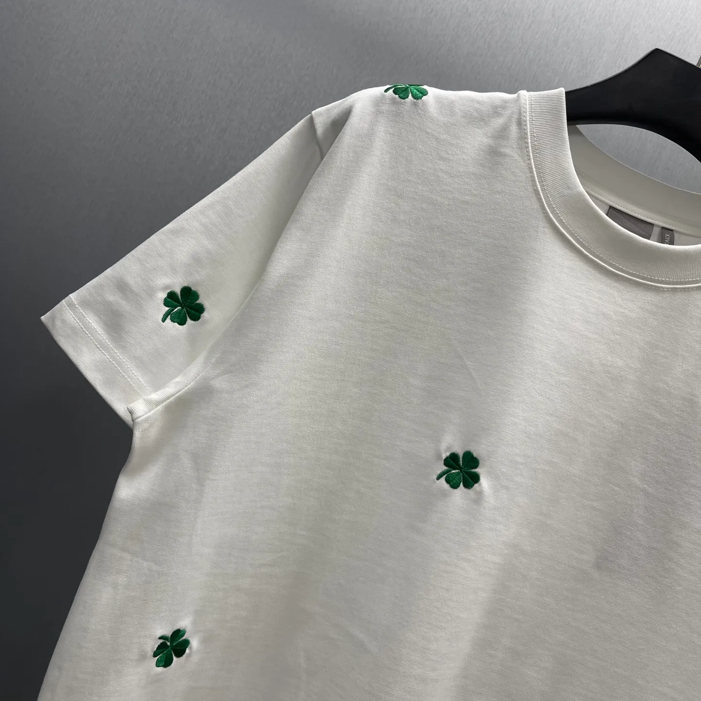 XD 🍀 T Size : S-XL • (Jonathan Anderson) Dior Clover Classic 。 Black ， Dior Clover 。 Series ， 。