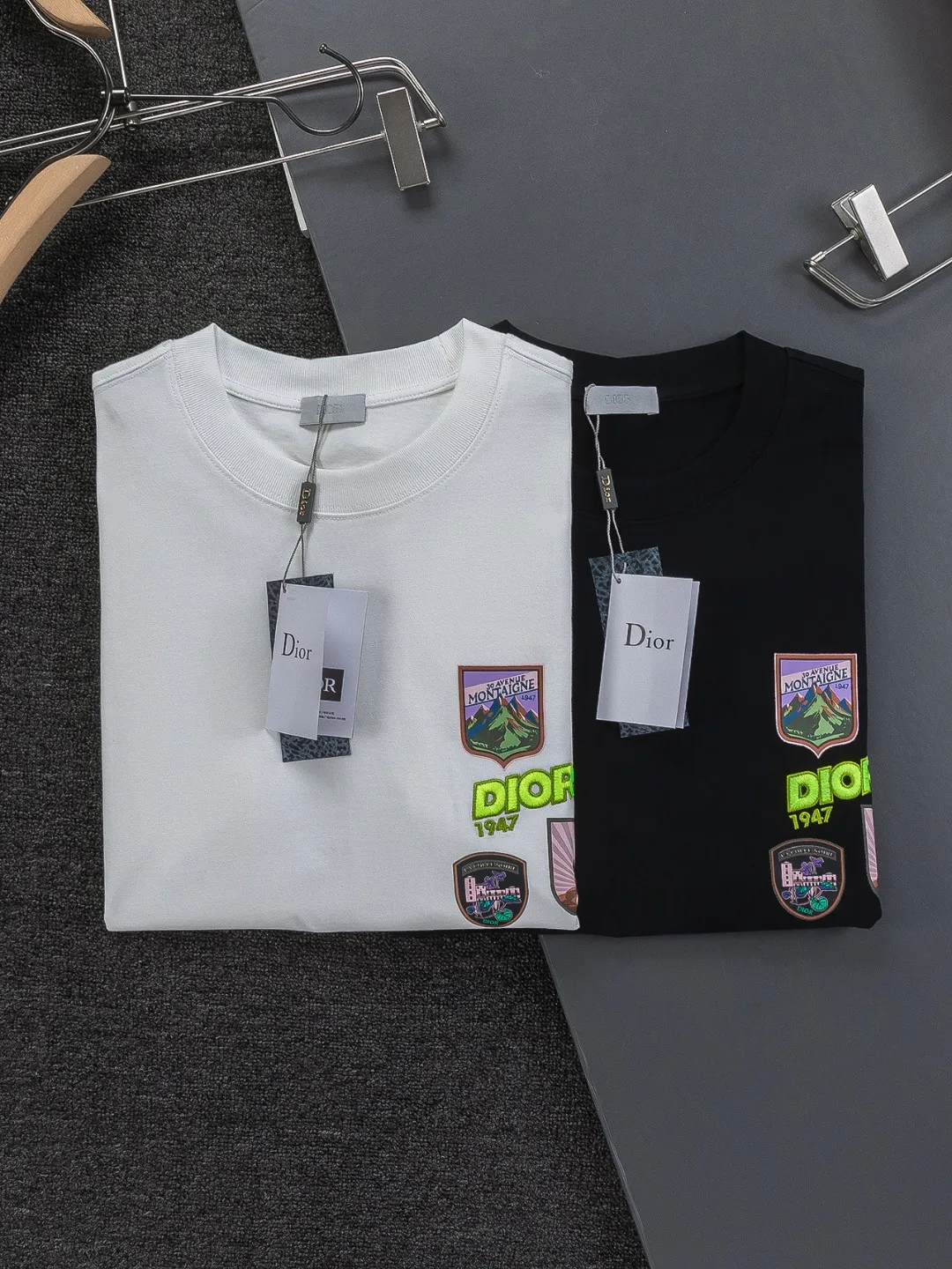 DIOR Dior dior CD S-XL 26ss Classic Classic Dior Mountain 🪡 logo Same Style t ， ， Series， Logo Classic Obliave ， s ， ， obliqve ， v ， ， y …… ， ， Dior ！ ， ， ， Breathable ~ ！！ Same Style！ : Black White Size：S-XL ： S： 50- 56- 70 M： 52- 57- 72 L： 54- 59- 74 XL： 56- 62- 76