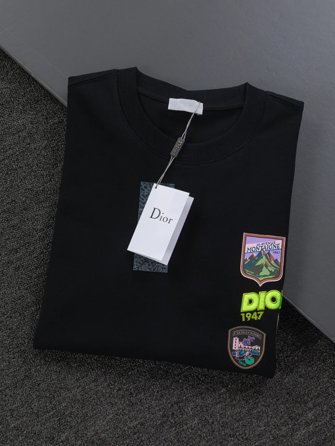 DIOR Dior dior CD S-XL 26ss Classic Classic Dior Mountain 🪡 logo Same Style t ， ， Series， Logo Classic Obliave ， s ， ， obliqve ， v ， ， y …… ， ， Dior ！ ， ， ， Breathable ~ ！！ Same Style！ : Black White Size：S-XL ： S： 50- 56- 70 M： 52- 57- 72 L： 54- 59- 74 XL： 56- 62- 76