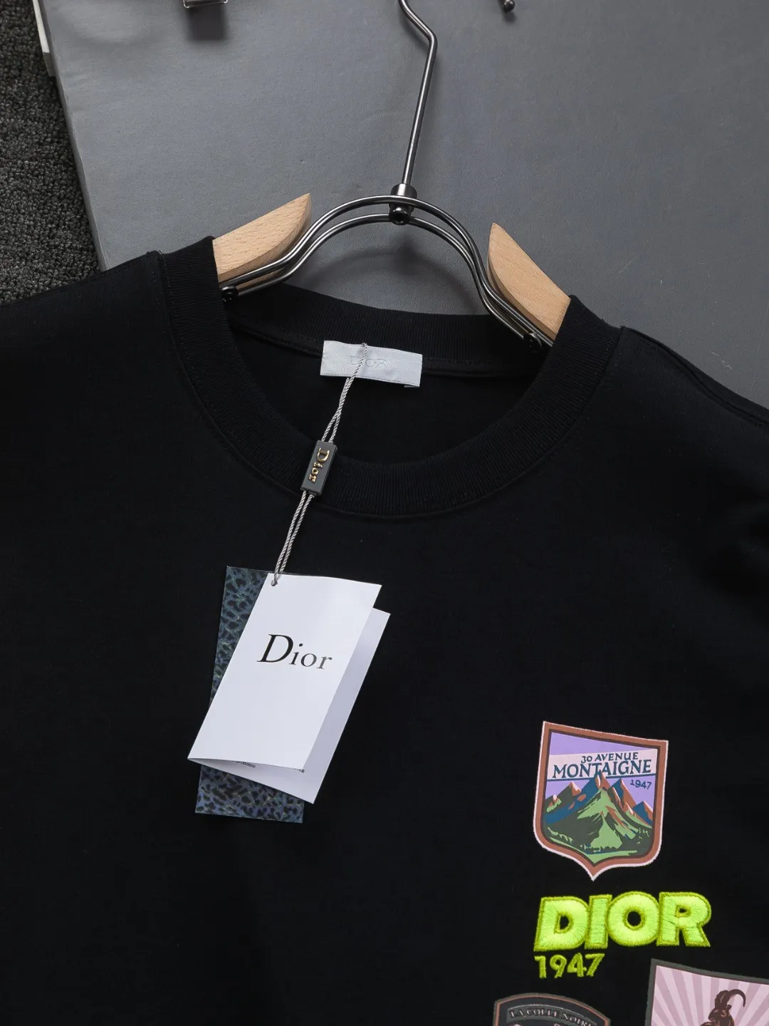 DIOR Dior dior CD S-XL 26ss Classic Classic Dior Mountain 🪡 logo Same Style t ， ， Series， Logo Classic Obliave ， s ， ， obliqve ， v ， ， y …… ， ， Dior ！ ， ， ， Breathable ~ ！！ Same Style！ : Black White Size：S-XL ： S： 50- 56- 70 M： 52- 57- 72 L： 54- 59- 74 XL： 56- 62- 76