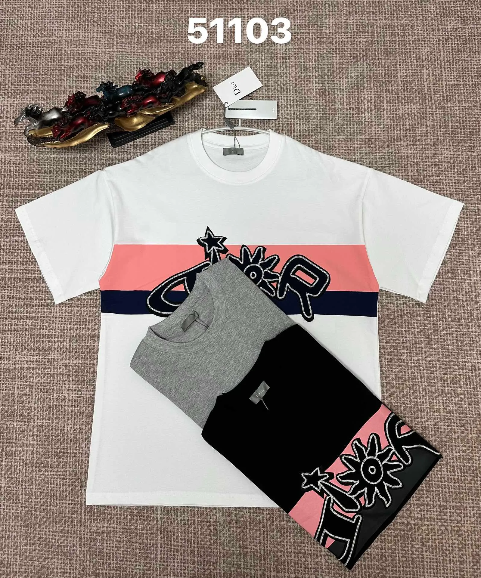 2026 ，32 ， ，White，Gray，Black， XS S M L