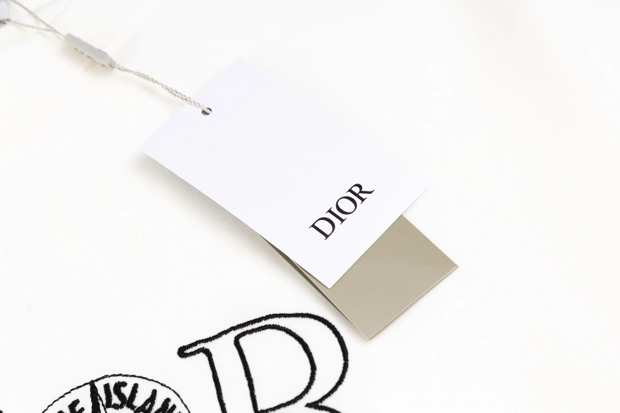 【 . Quality】 DIOR T 32 100% ( ) 1x 1 ( ) 1:1 1:1 ( ) ：8849# ：White Black Size：XS S M L