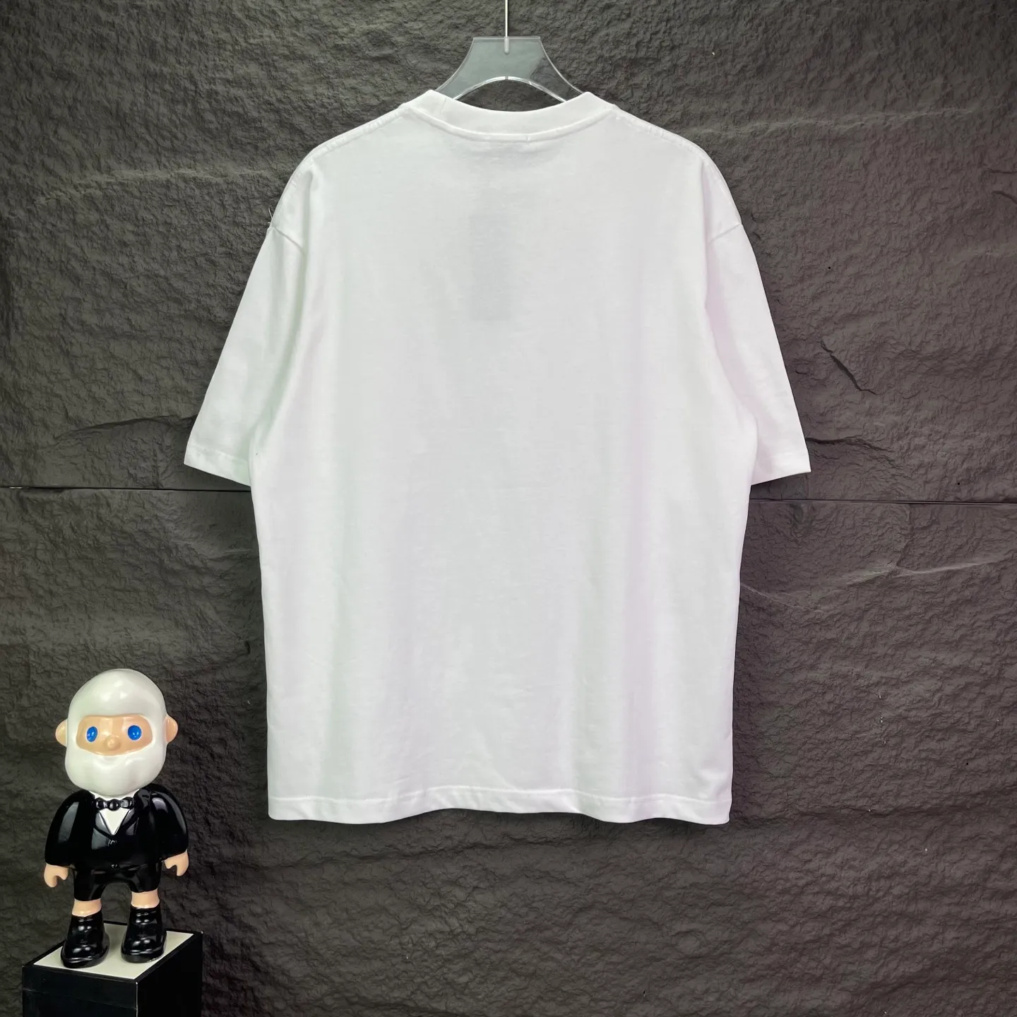 Dior*2026 Newest Arrival Heavy Duty Pocket Embroidery🪡Short Sleeves Material: Made of high version g double yarn combed cotton Size: S M L XL Color: Black White Style No.: W 2847