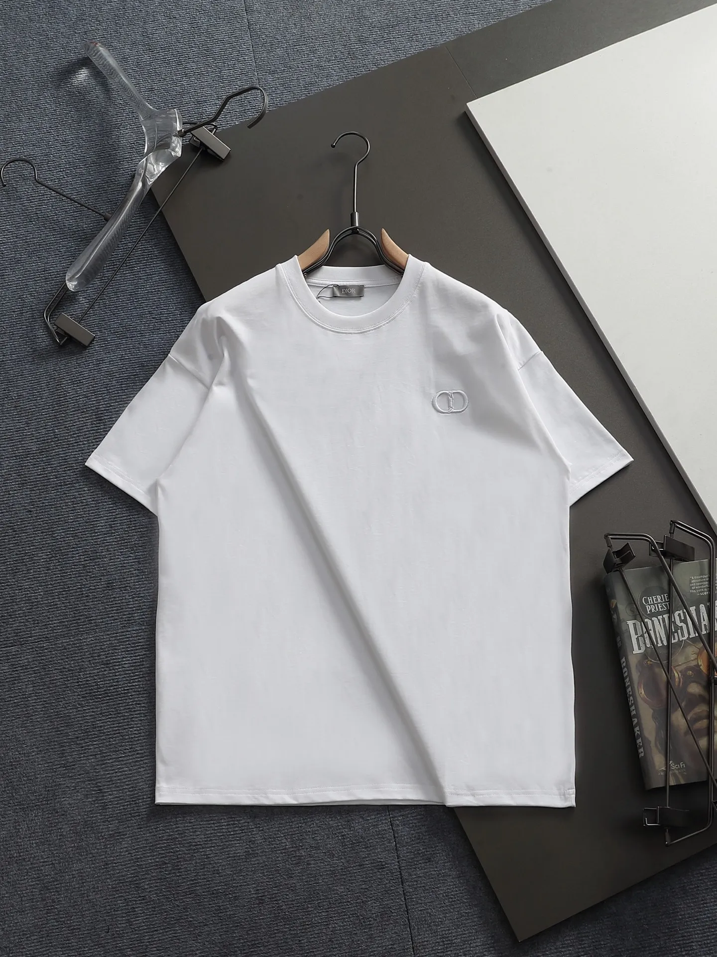 DIOR CD Classic 🪡 Logo ， Retro Same Style T Versatile : Black White Orange Red Khaki Size：XS~L