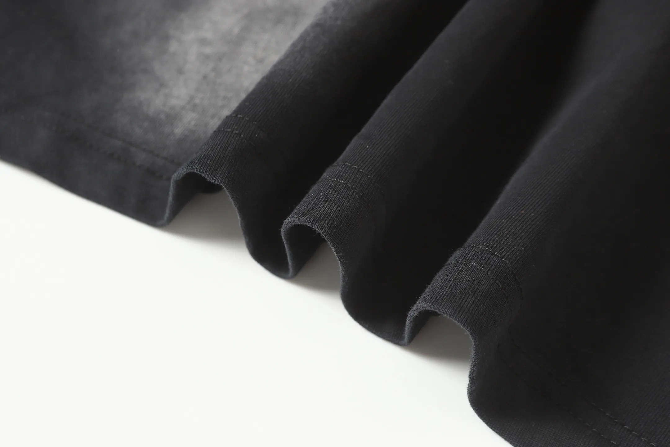 # In Stock Hellstar T （fabric):32 Sizes（size）：S-M L X L （colour）： Black（ ） 👉