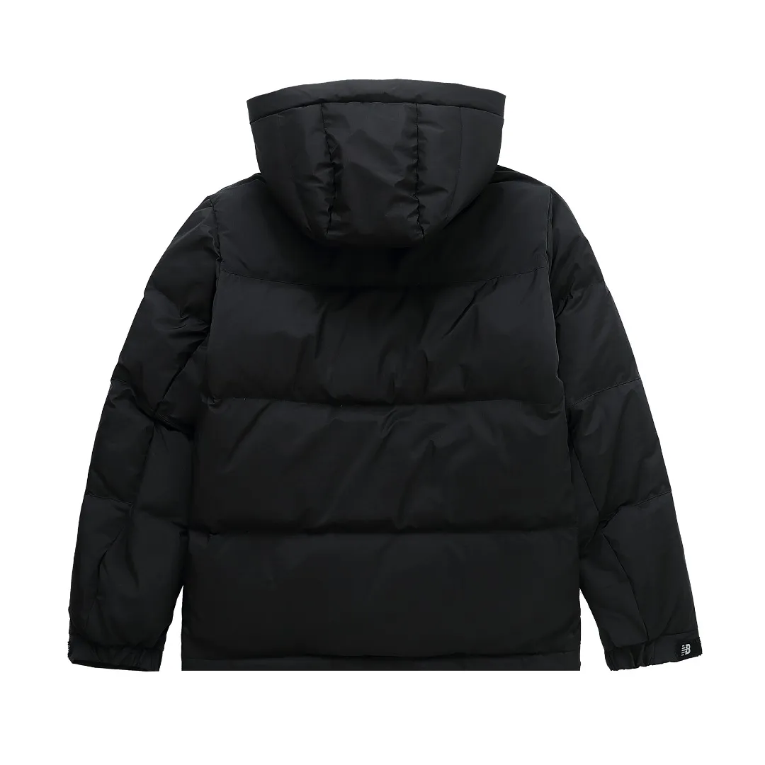 Top version Color: Black sizi: See the last picture New Balance/New Balance Velcro Medal Couple Down Jacket Xiaohongshu Hot Sale! Counter synchronization, the highest version on the market! ! Cabinet version 💰 Feel free to compare the real shot details! The Classic Versatile model has a loose and slim upper body, premium fabrics, detachable badges on the hood and sleeves, and custom zipper molding, with perfectly reproduced details! The interior is designed with a double-layer anti-down liner, filled with white duck down, and 350g of down. It is very fluffy, and the most important thing is that it has strong warmth retention. It can be used in the north and south without stress in the winter! The cuffs have NB 3m reflective logo, all the small details are 1:1, and are extremely warm. It is suitable for men and women. Highly recommended🔥