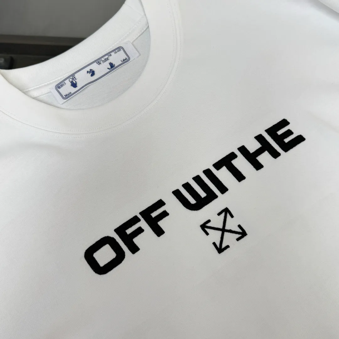 C🌟 OFF-WHITE 2026ss new spring and summer couple's round neck T-shirt🔥 Luxurious brand letter LOGO mark👍🏼 You can feel the youthfulness and fashion brought by this design on your upper body! The overall style is fashionable and trendy. The fabrics are made of top-quality fabrics supplied by customers. They are soft, skin-friendly, breathable, and have good stiffness and drape. The upper body is in fashionable and trendy colors. It is a must-have item for summer! Color: Black White Green Size: XS-S-M-L (loose fit, please state your height and weight when placing an order)
