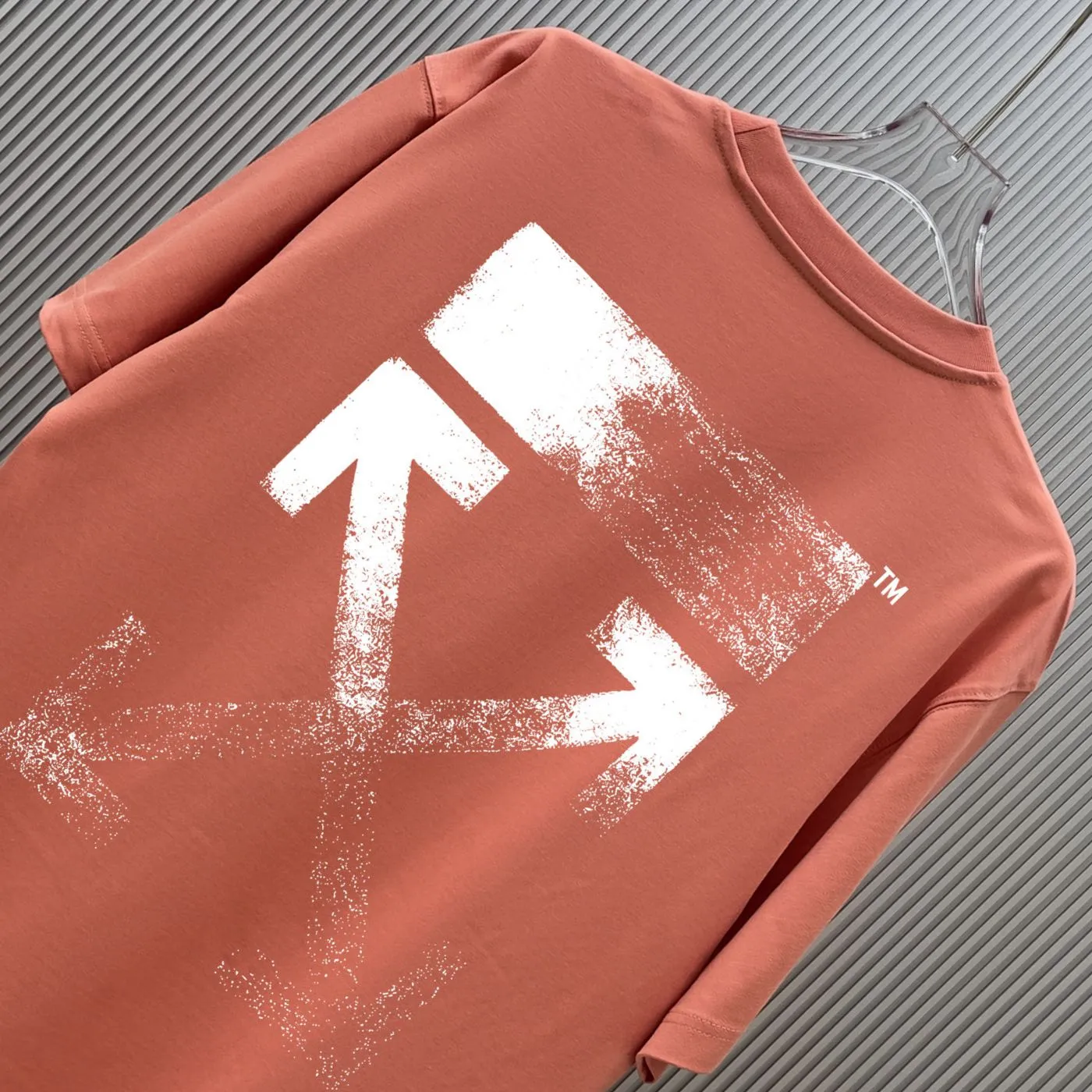 85💰 (Strictly control Quality) Style: off-white short-sleeved T-shirt Fabric: 300g heavy double yarn 100% cotton Rib: 320g heavy Sorona 1*1 trendy brand Process: Printing Color: White Orange Pink Night Blue Floral Gray Black Size: M-4XL No gender distinction Men and women Same Style