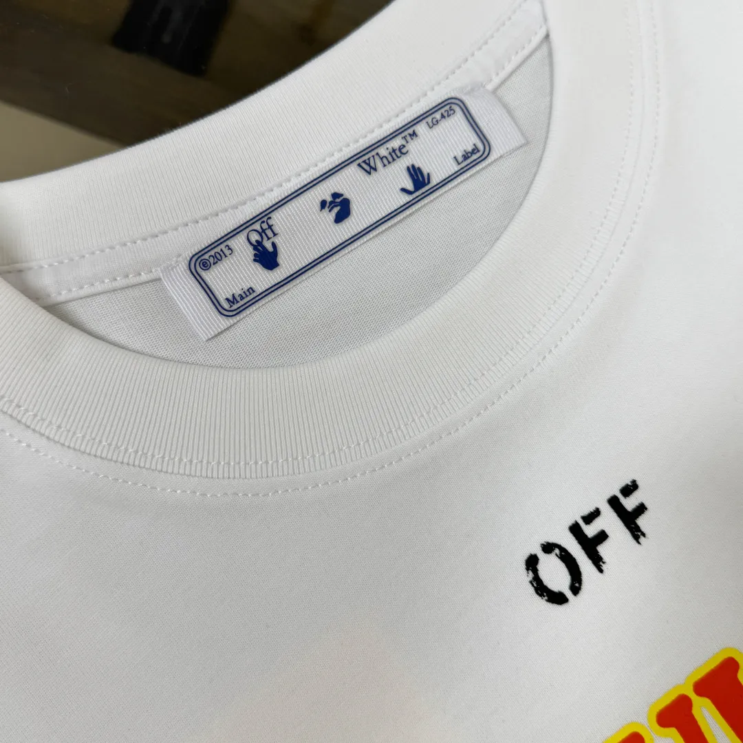 C🌟 OFF-WHITE 2026ss new spring and summer couple's round neck T-shirt🔥 Luxurious brand letter LOGO mark👍🏼 You can feel the youthfulness and fashion brought by this design on your upper body! The overall style is fashionable and trendy. The fabrics are made of top-quality fabrics supplied by customers. They are soft, skin-friendly, breathable, and have good stiffness and drape. The upper body is in fashionable and trendy colors. It is a must-have item for summer! Color: Black White Green Size: XS-S-M-L (loose fit, please state your height and weight when placing an order)