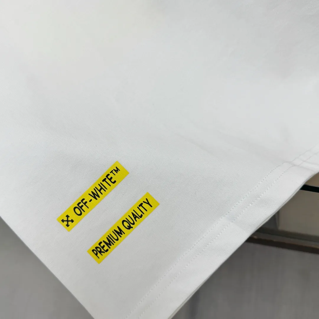 C🌟 OFF-WHITE 2026ss new spring and summer couple's round neck T-shirt🔥 Luxurious brand letter LOGO mark👍🏼 You can feel the youthfulness and fashion brought by this design on your upper body! The overall style is fashionable and trendy. The fabrics are made of top-quality fabrics supplied by customers. They are soft, skin-friendly, breathable, and have good stiffness and drape. The upper body is in fashionable and trendy colors. It is a must-have item for summer! Color: Black White Green Size: XS-S-M-L (loose fit, please state your height and weight when placing an order)