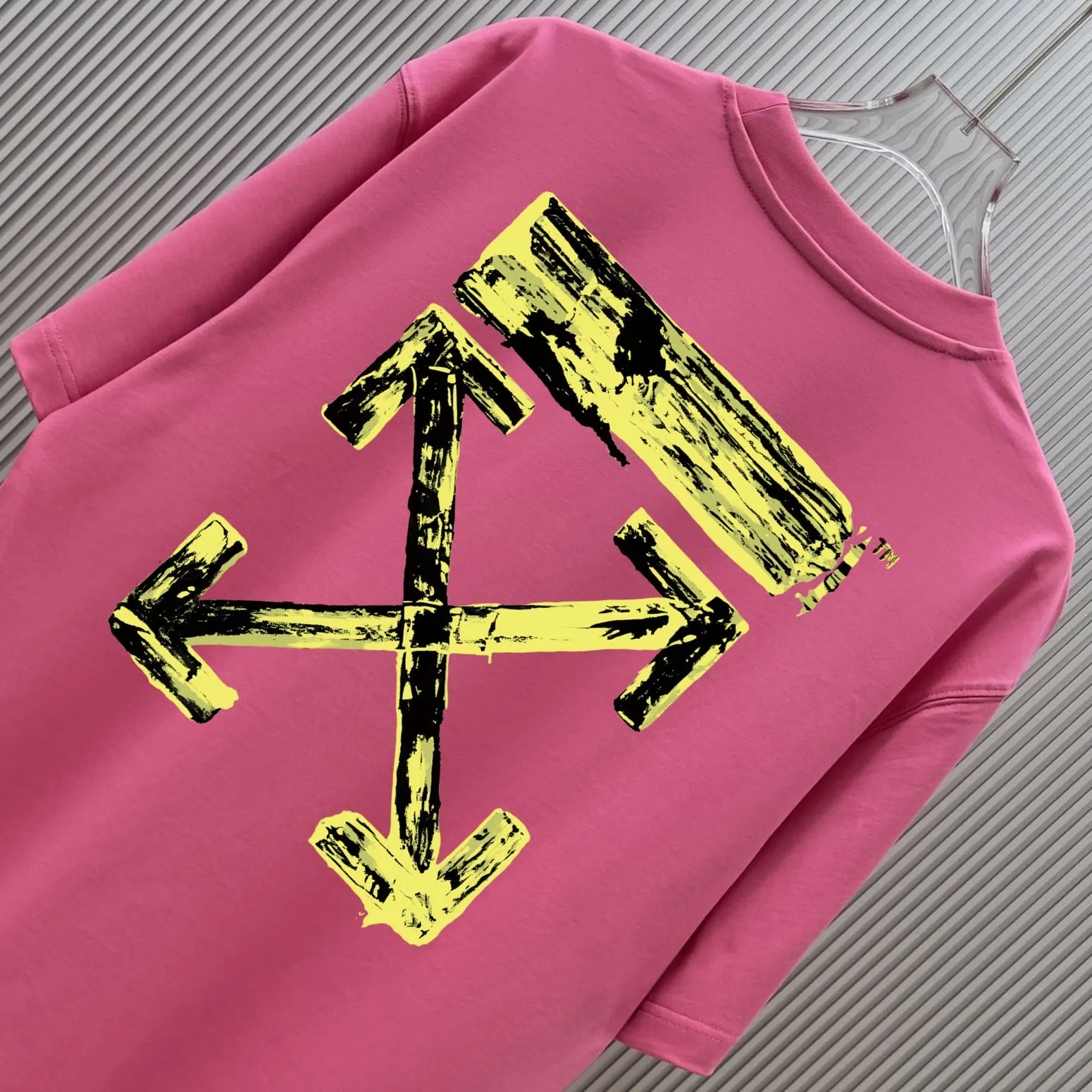 85💰 (Strictly control Quality) Style: off-white short-sleeved T-shirt Fabric: 300g double yarn 100% cotton Rib: 320g Sorona 1*1 trendy brand Process: Printing Color: White Pink Red Blue Gray Black Size: M-4XL No gender distinction Men and women Same Style