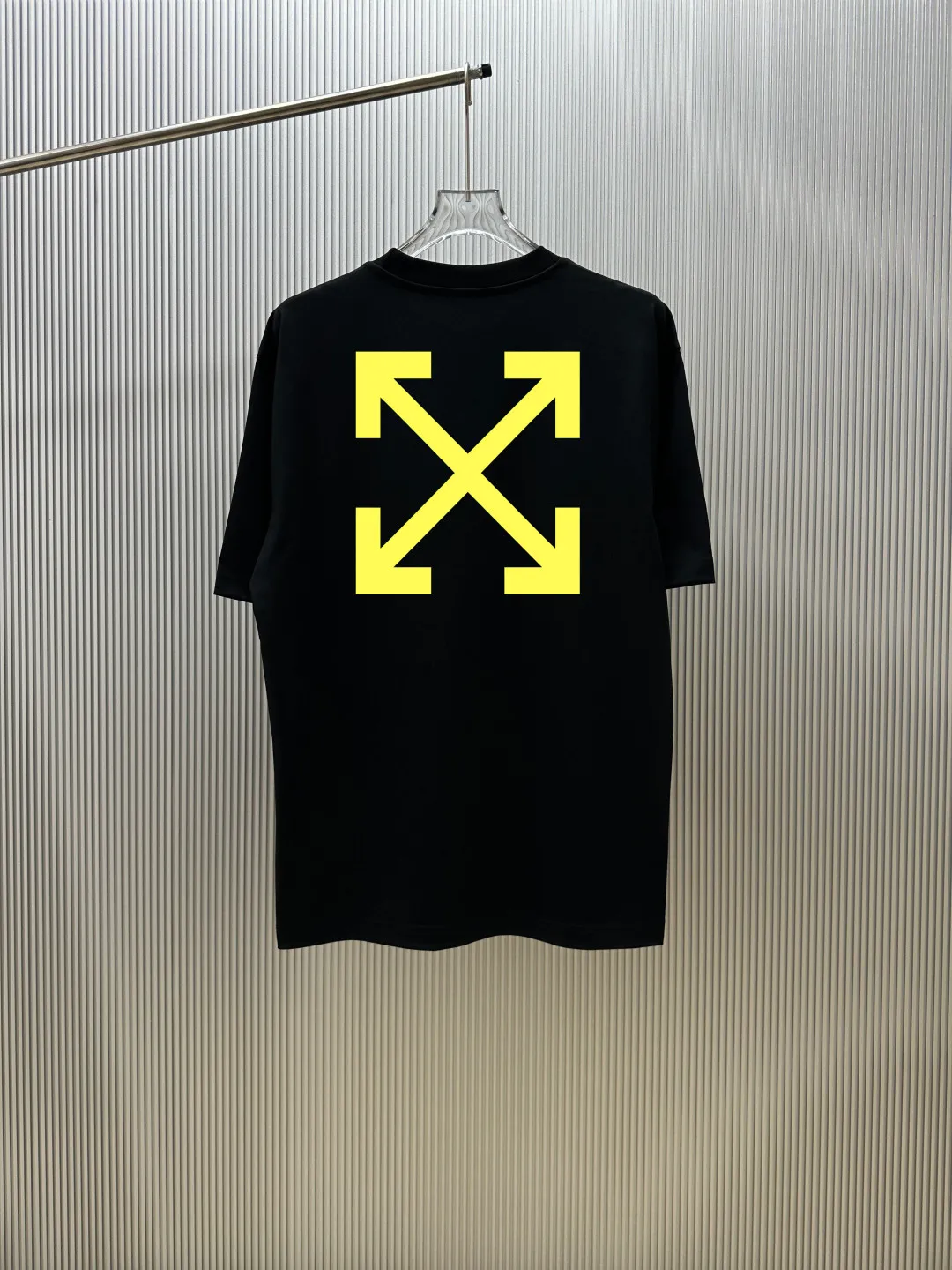 85💰 (Strictly control Quality) Style: off-white short-sleeved T-shirt Fabric: 300g double yarn 100% cotton Rib: 320g Sorona 1*1 trendy brand Process: Printing Color: White Pink Red Night Blue Floral Gray Black Size: M-4XL No gender distinction Men and women Same Style