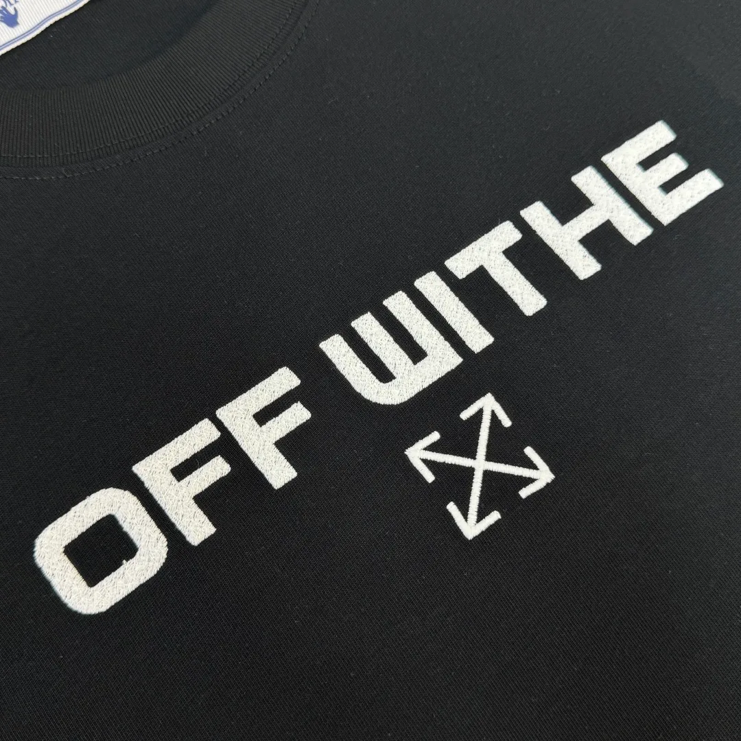 C🌟 OFF-WHITE 2026ss new spring and summer couple's round neck T-shirt🔥 Luxurious brand letter LOGO mark👍🏼 You can feel the youthfulness and fashion brought by this design on your upper body! The overall style is fashionable and trendy. The fabrics are made of top-quality fabrics supplied by customers. They are soft, skin-friendly, breathable, and have good stiffness and drape. The upper body is in fashionable and trendy colors. It is a must-have item for summer! Color: Black White Green Size: XS-S-M-L (loose fit, please state your height and weight when placing an order)