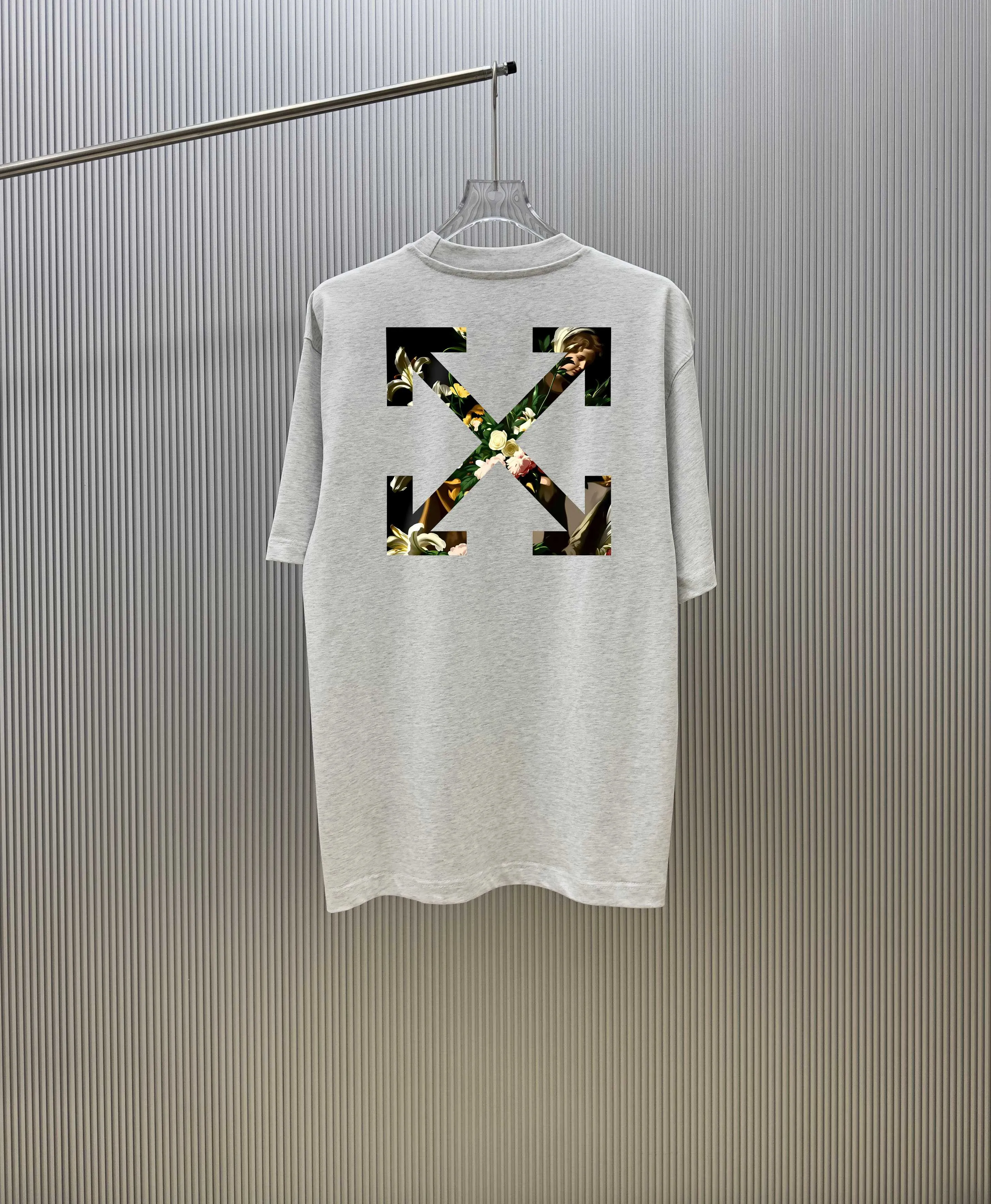 85💰 (Strictly control Quality) Style: off-white short-sleeved T-shirt Fabric: 300g double yarn 100% cotton Rib: 320g Sorona 1*1 trendy brand Process: Printing Color: White Orange Red Blue Floral Gray Black Size: M-4XL No gender distinction Men and women Same Style