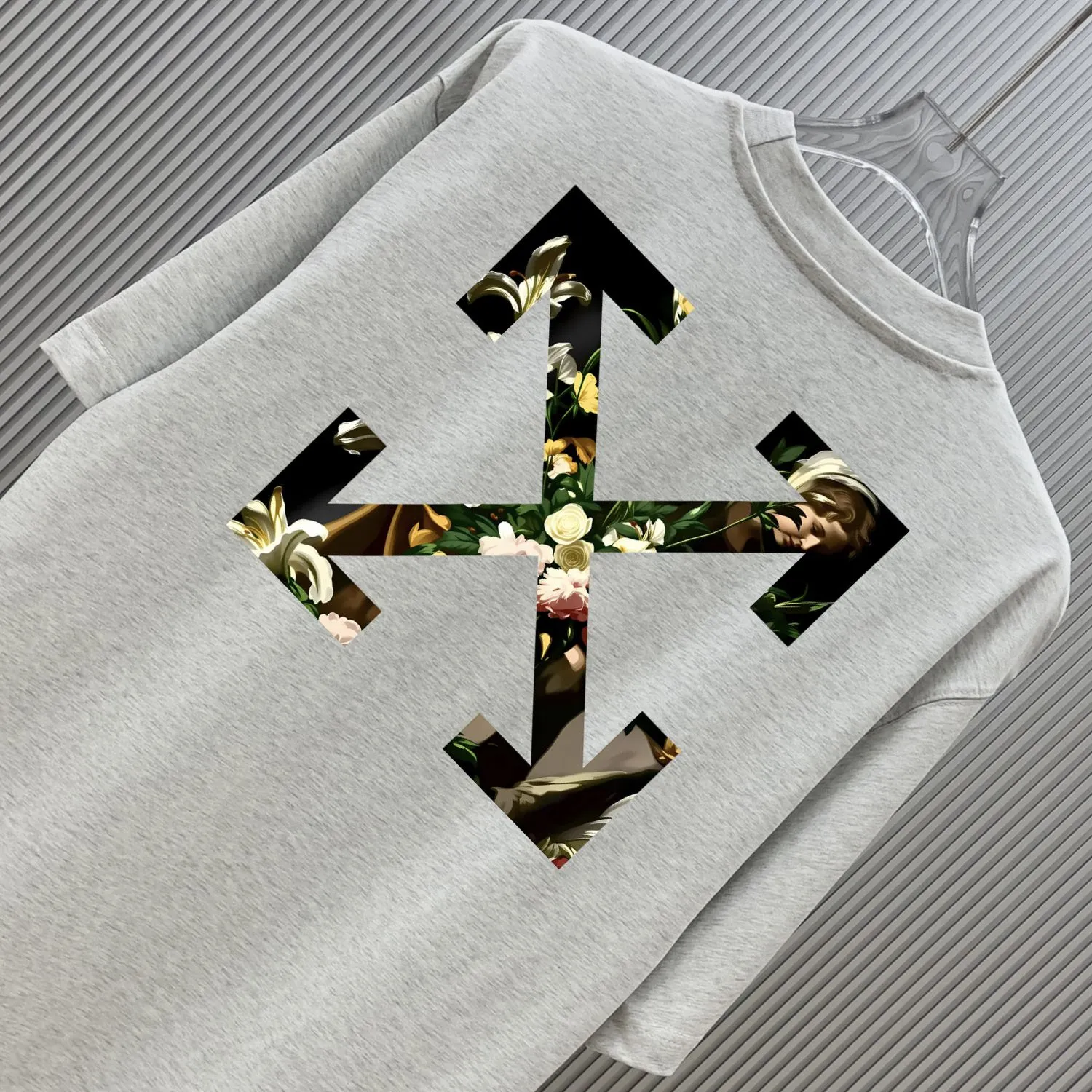 85💰 (Strictly control Quality) Style: off-white short-sleeved T-shirt Fabric: 300g double yarn 100% cotton Rib: 320g Sorona 1*1 trendy brand Process: Printing Color: White Orange Red Blue Floral Gray Black Size: M-4XL No gender distinction Men and women Same Style