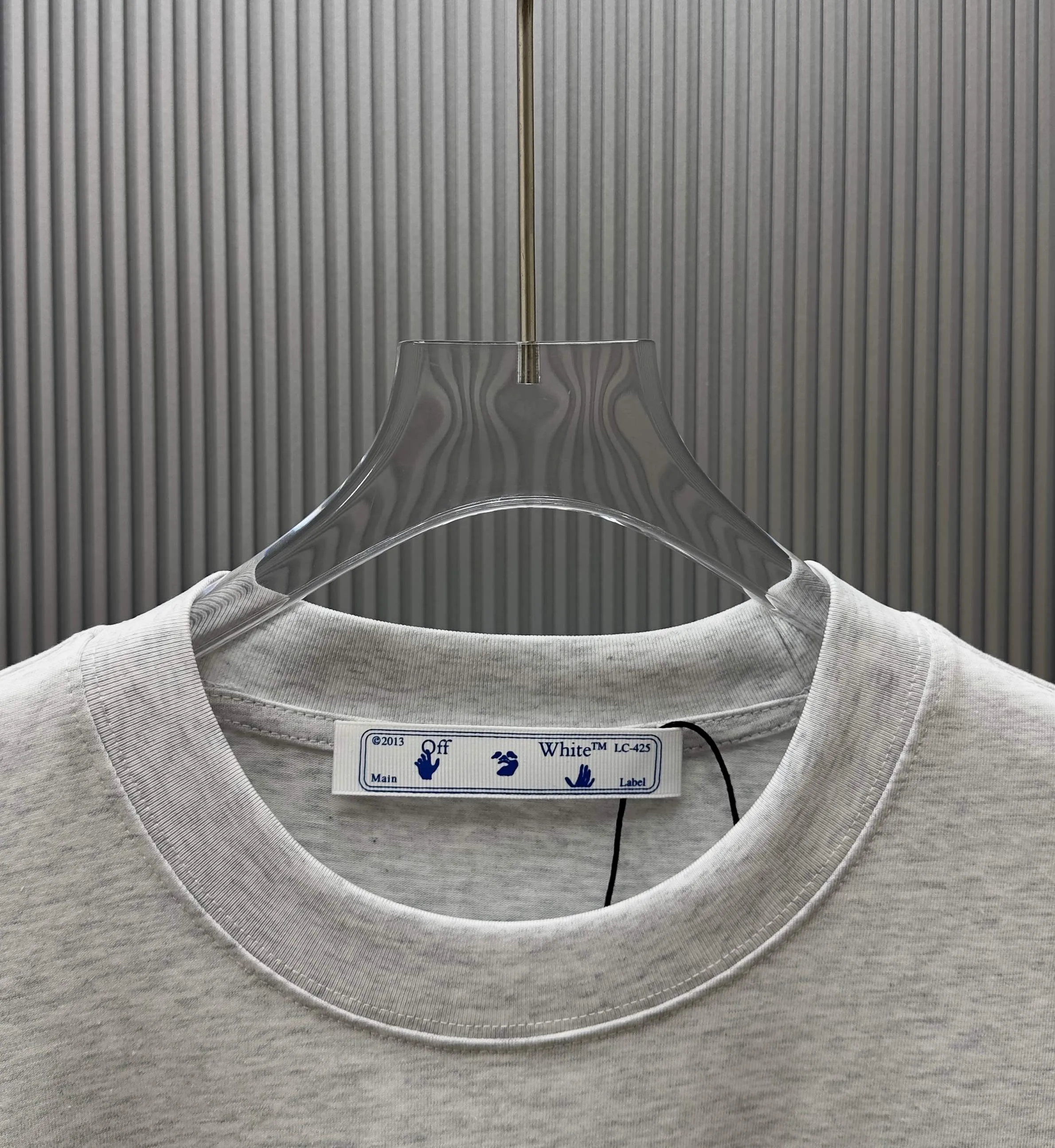 85💰 (Strictly control Quality) Style: off-white short-sleeved T-shirt Fabric: 300g double yarn 100% cotton Rib: 320g Sorona 1*1 trendy brand Process: Printing Color: White Orange Red Blue Floral Gray Black Size: M-4XL No gender distinction Men and women Same Style