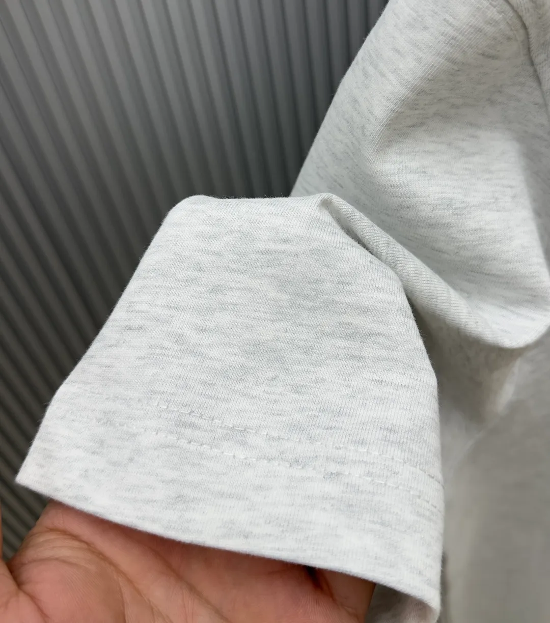 85💰 (Strictly control Quality) Style: off-white short-sleeved T-shirt Fabric: 300g double yarn 100% cotton Rib: 320g Sorona 1*1 trendy brand Process: Printing Color: White Cool Blue Pink Gray Black Size: M-4XL No gender distinction Men and women Same Style