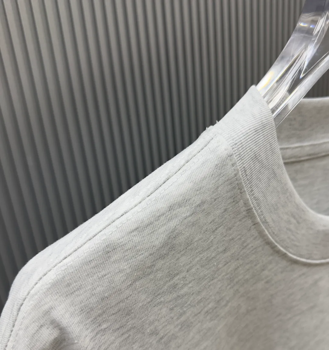 85💰 (Strictly control Quality) Style: off-white short-sleeved T-shirt Fabric: 300g double yarn 100% cotton Rib: 320g Sorona 1*1 trendy brand Process: Printing Color: White Red Night Blue Blue Floral Gray Black Size: M-4XL No gender distinction Men and women Same Style