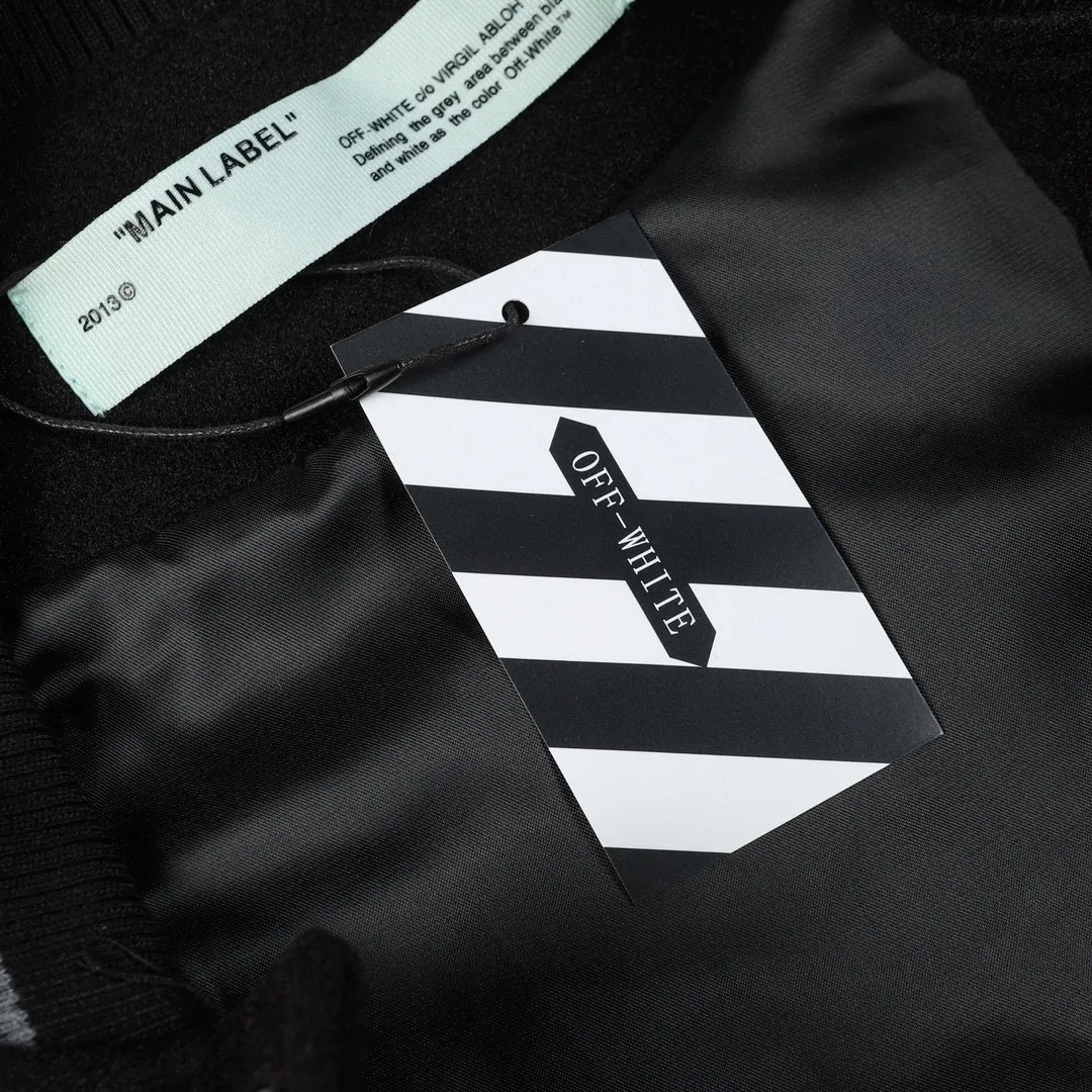 OFF WHITE➡️2024ss runway style baseball uniform jacket. Ordered the original model. It took a month to finally ship. I love it so much. The upper body is really handsome. A Douyin blogger said that LV's new products this year will become the future trend. If you look through street photos, you will find that celebrities regard it as a collectible jacket, a must-have item for men and women who want light luxury for commuting. Developing the highest version on the entire network, it took 1 month to customize and the cost was extremely high. The German imported flat machine made custom-woven wool jacquard threads, using the first layer of imported lambskin. The pleated texture is incomparable. It is hand-cut and meticulously crafted. The stitching position is very technical. Whether the whole garment looks good or not depends on this position. Top-notch workmanship and details can stand the test. A full set of customized accessories, the letters are clear and perfectly restored without any difference. Premium atmosphere and full grade! The entire dress is exclusively customized with heavy craftsmanship. The towel patch embroidery is perfectly combined with craft embroidery and precise stitching! Absolute craftsmanship and quality!