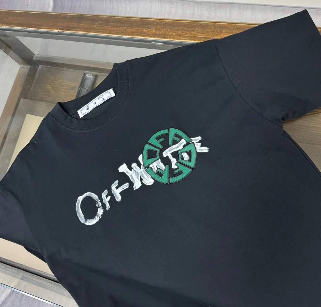 C🌟 OFF-WHITE 2026ss new spring and summer couple's round neck T-shirt🔥 Luxurious brand letter LOGO mark👍🏼 You can feel the youthfulness and fashion brought by this design on your upper body! The overall style is fashionable and trendy. The fabrics are made of top-quality fabrics supplied by customers. They are soft, skin-friendly, breathable, and have good stiffness and drape. The upper body is in fashionable and trendy colors. It is a must-have item for summer! Color: Black White Orange Size: XS-S-M-L (loose fit, please state your height and weight when placing an order)