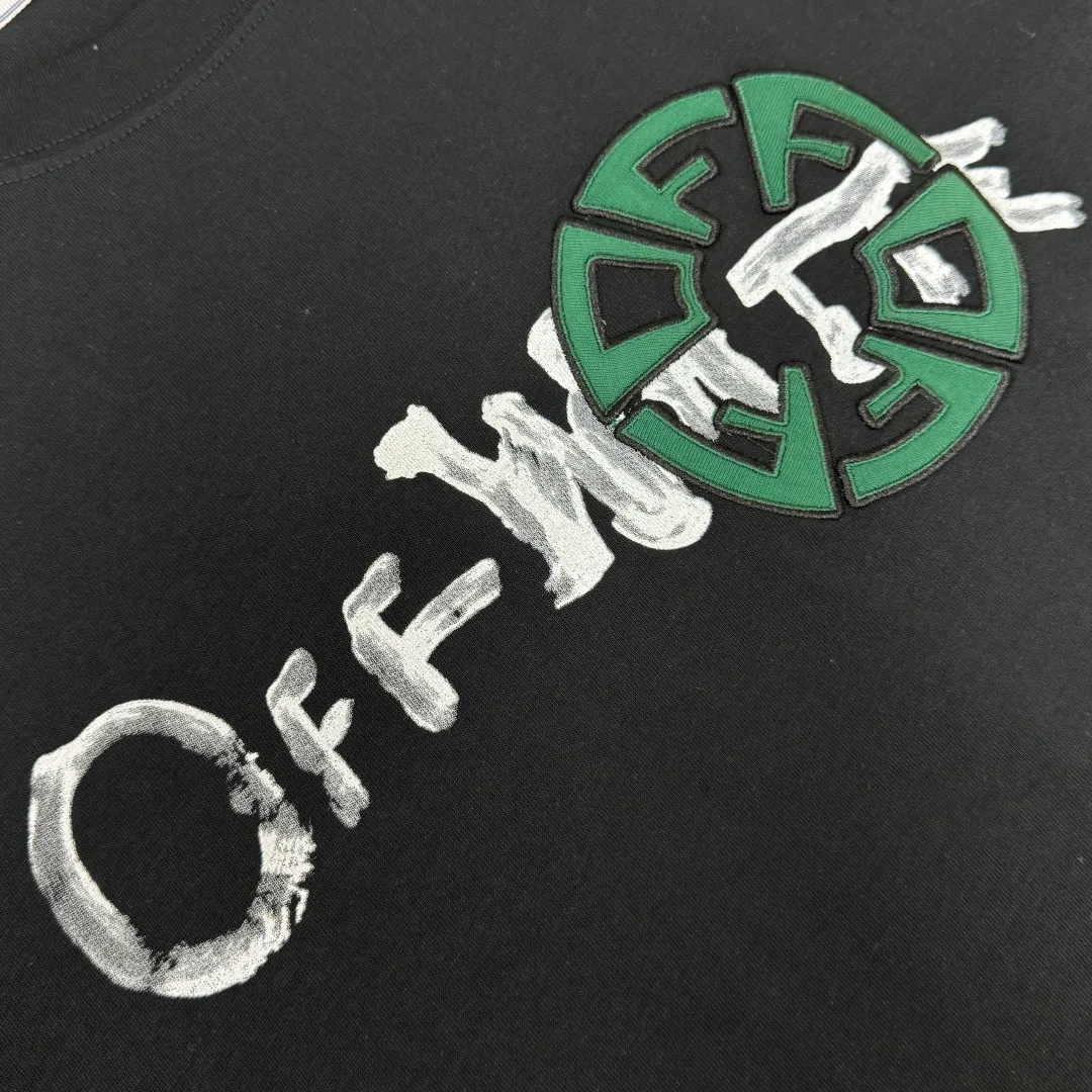 C🌟 OFF-WHITE 2026ss new spring and summer couple's round neck T-shirt🔥 Luxurious brand letter LOGO mark👍🏼 You can feel the youthfulness and fashion brought by this design on your upper body! The overall style is fashionable and trendy. The fabrics are made of top-quality fabrics supplied by customers. They are soft, skin-friendly, breathable, and have good stiffness and drape. The upper body is in fashionable and trendy colors. It is a must-have item for summer! Color: Black White Orange Size: XS-S-M-L (loose fit, please state your height and weight when placing an order)