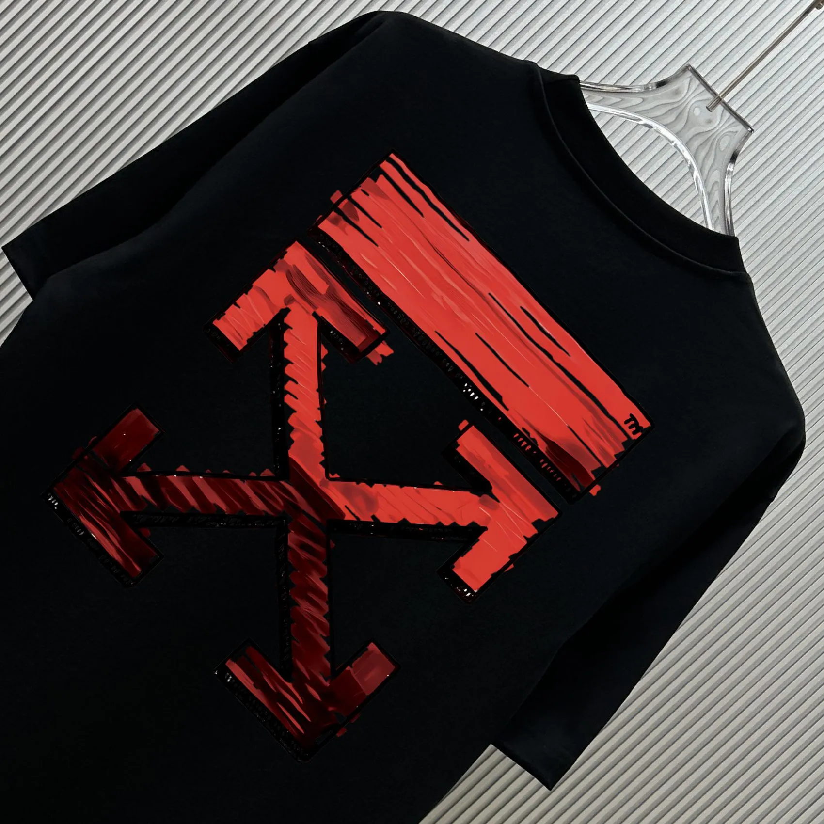 85💰 (Strictly control Quality) Style: off-white short-sleeved T-shirt Fabric: 300g double yarn 100% cotton Rib: 320g Sorona 1*1 trendy brand Process: Printing Color: White Night Blue Cool Blue Blue Floral Gray Black Size: M-4XL No gender distinction Men and women Same Style