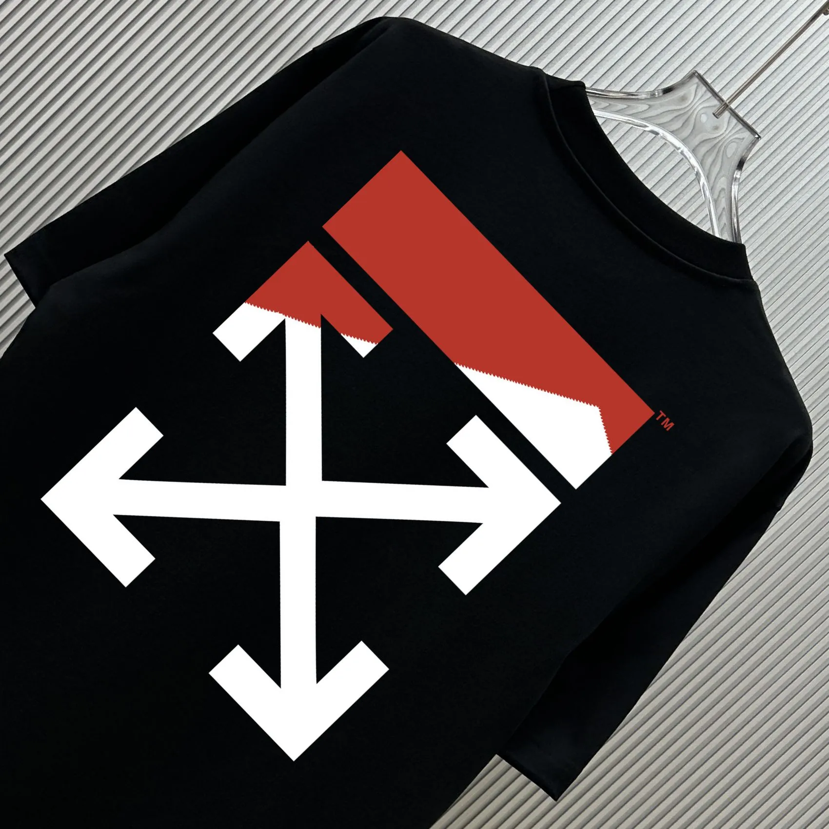 85💰 (Strictly control Quality) Style: off-white short-sleeved T-shirt Fabric: 300g double yarn 100% cotton Rib: 320g Sorona 1*1 trendy brand Process: Printing Color: White Night Blue Cool Blue Blue Floral Gray Black Size: M-4XL No gender distinction Men and women Same Style