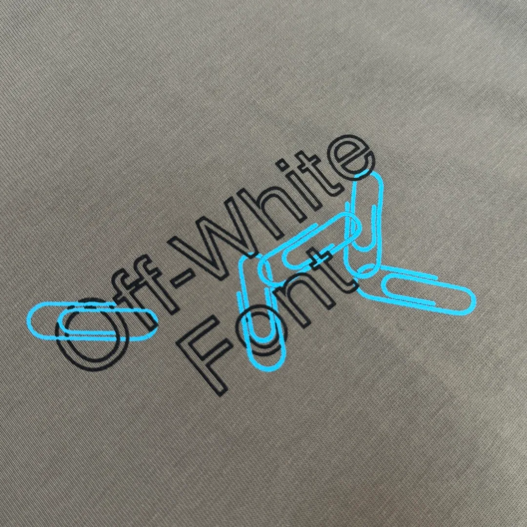 C🌟 OFF-WHITE 2026ss new spring and summer couple's round neck T-shirt🔥 Luxurious brand letter LOGO mark👍🏼 You can feel the youthfulness and fashion brought by this design on your upper body! The overall style is fashionable and trendy. The fabrics are made of top-quality fabrics supplied by customers. They are soft, skin-friendly, breathable, and have good stiffness and drape. The upper body is in fashionable and trendy colors. It is a must-have item for summer! Color: Black White Size: XS-S-M-L (loose fit, please state your height and weight when placing an order)